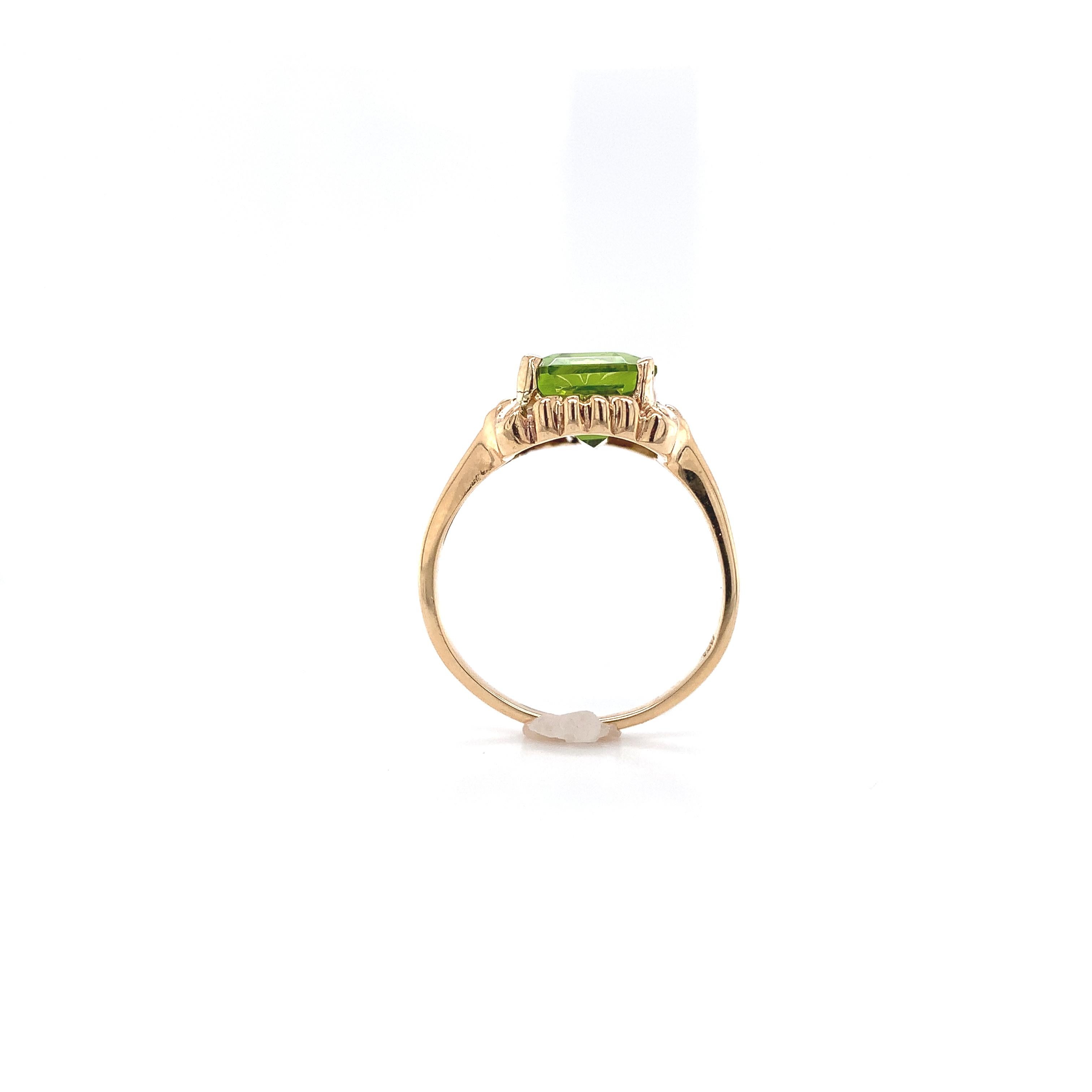 Modernist 10K Yellow Gold 3.73 carat Peridot Ring For Sale
