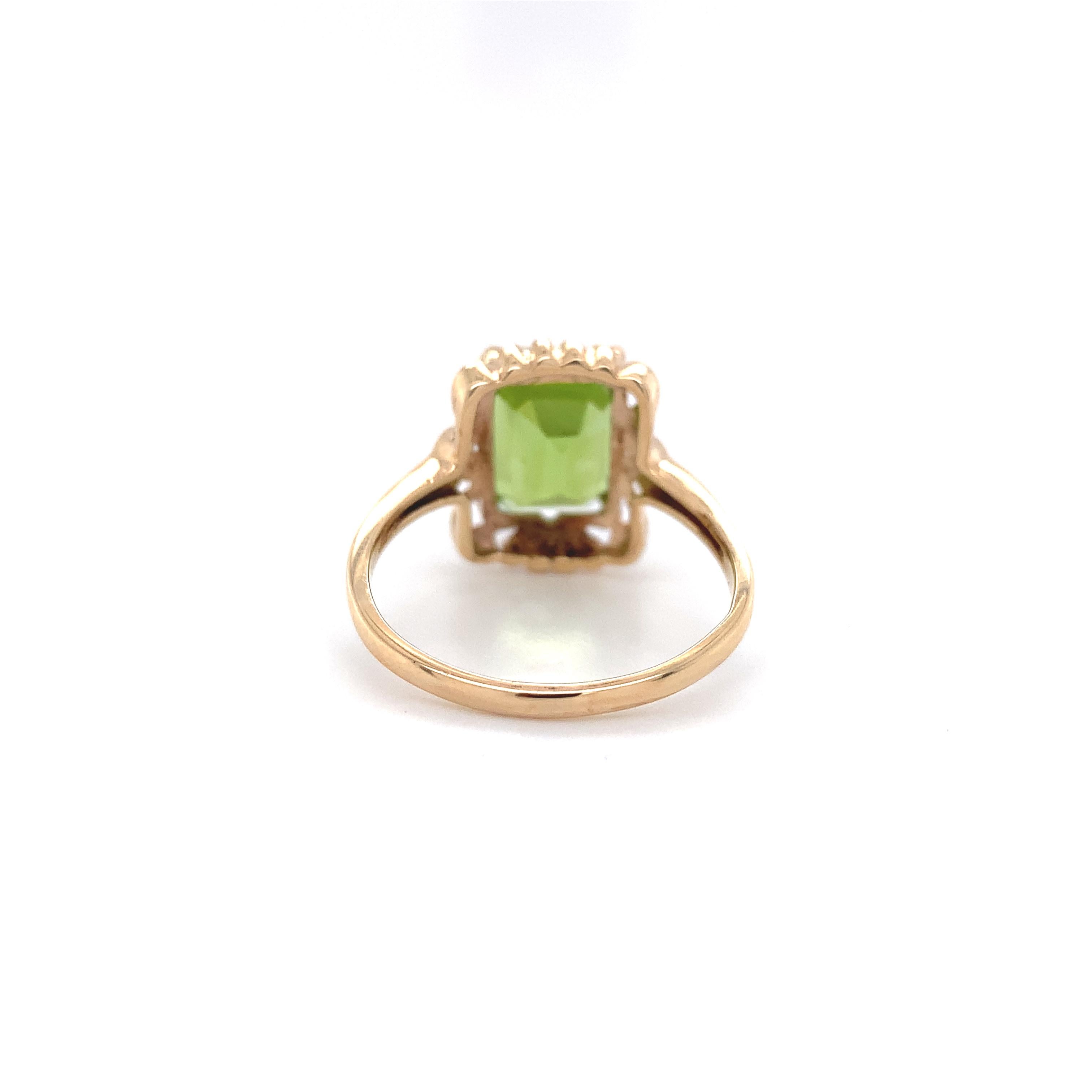 10K Yellow Gold 3.73 carat Peridot Ring In Good Condition For Sale In Big Bend, WI