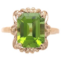 Anello in oro giallo 10K con peridoto da 3,73 carati