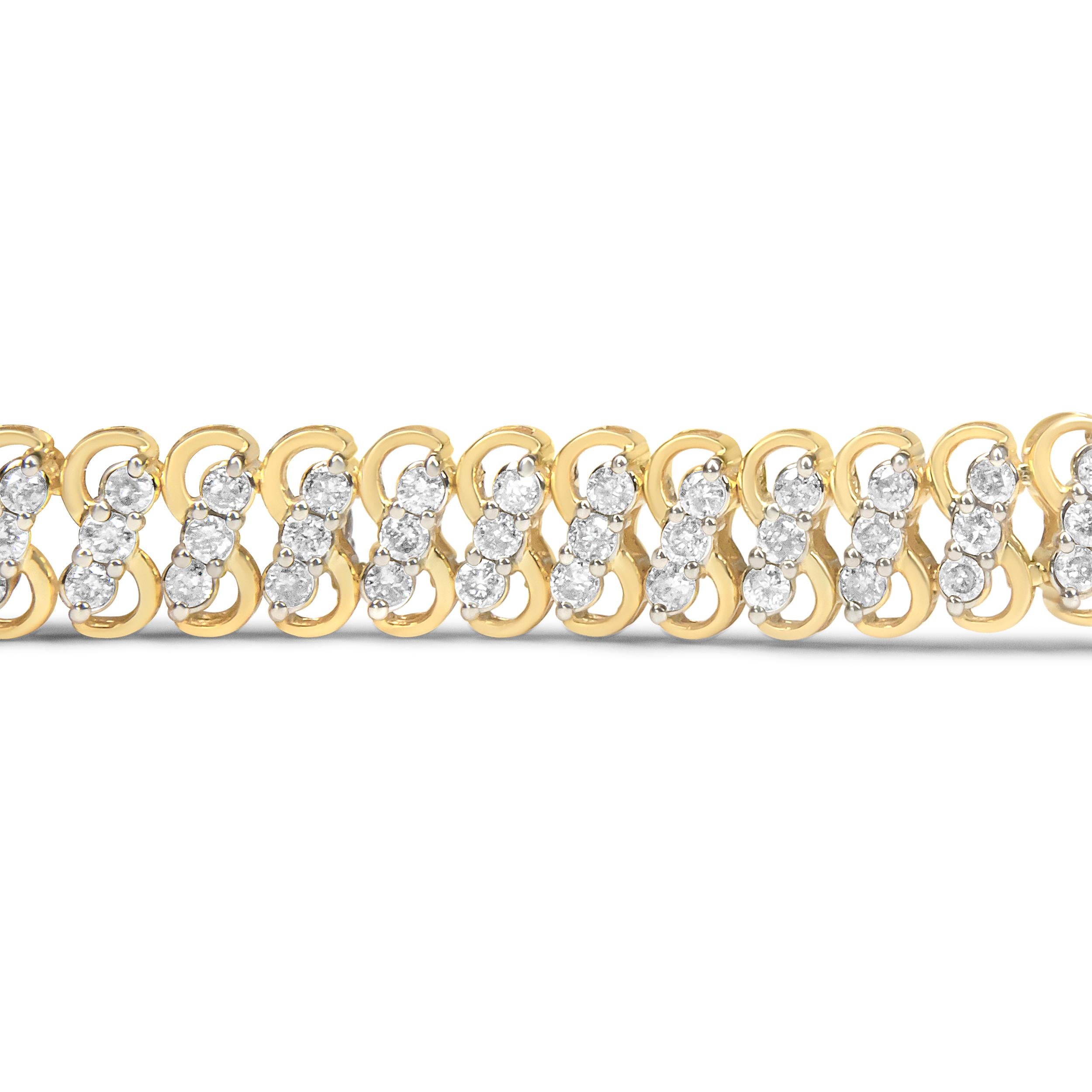 Moderne Bracelet Tennis Infinity en or jaune 10k 4.0 Cttw Diamond Triple Row en vente