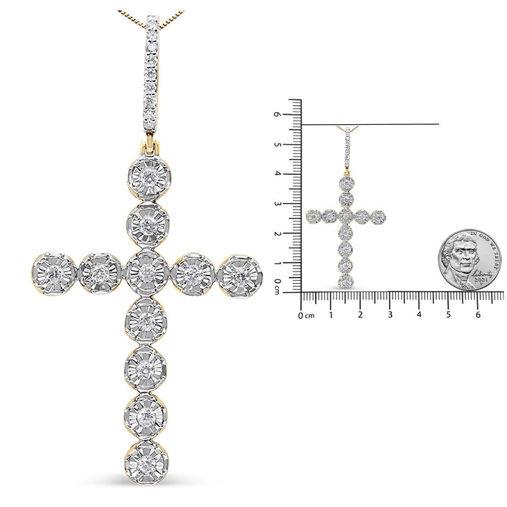 Round Cut 10K Yellow Gold 5/8 Carat Round Diamond Clusters Cross Pendant Necklace for Men For Sale