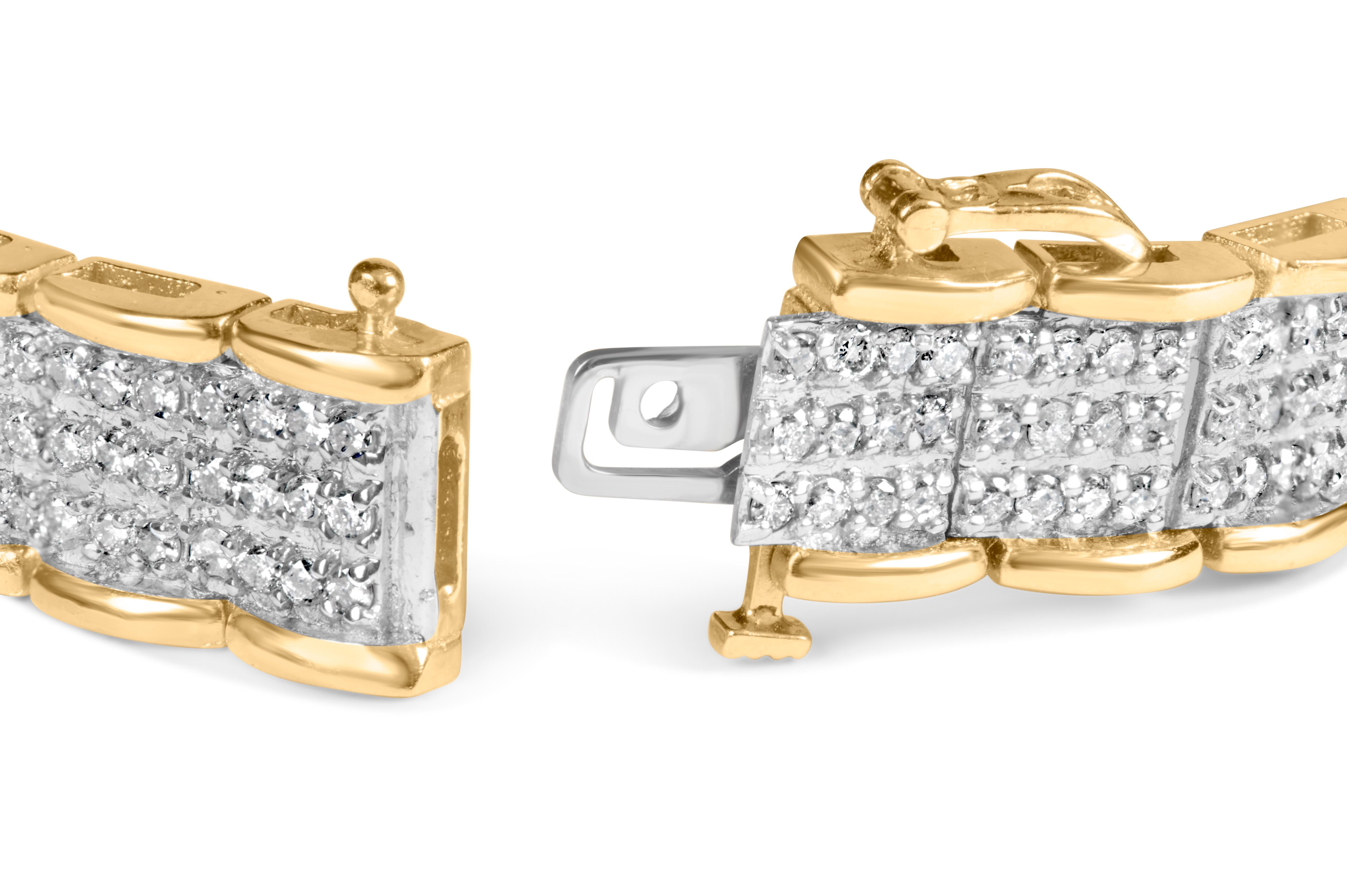 Offrez-vous le summum de l'élégance avec cet exquis bracelet à maillons en or jaune 10K serti de diamants. Réalisé avec une attention méticuleuse aux détails, ce bracelet est orné d'un ensemble éblouissant de 275 diamants de taille ronde, d'une