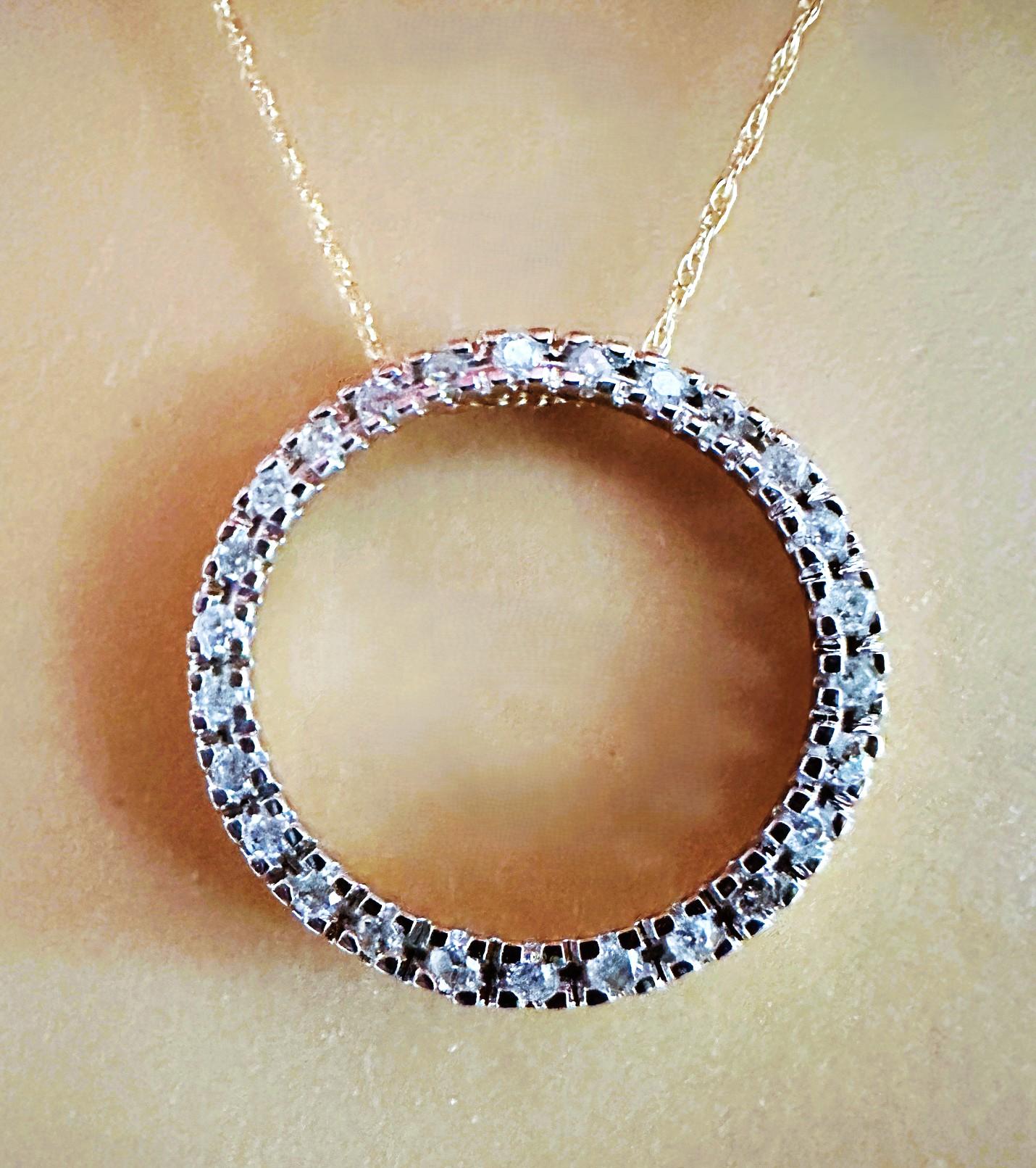 Collier en or jaune 10k à pendentif circulaire en diamant de 0,52 carat - Hallmarked en vente 1