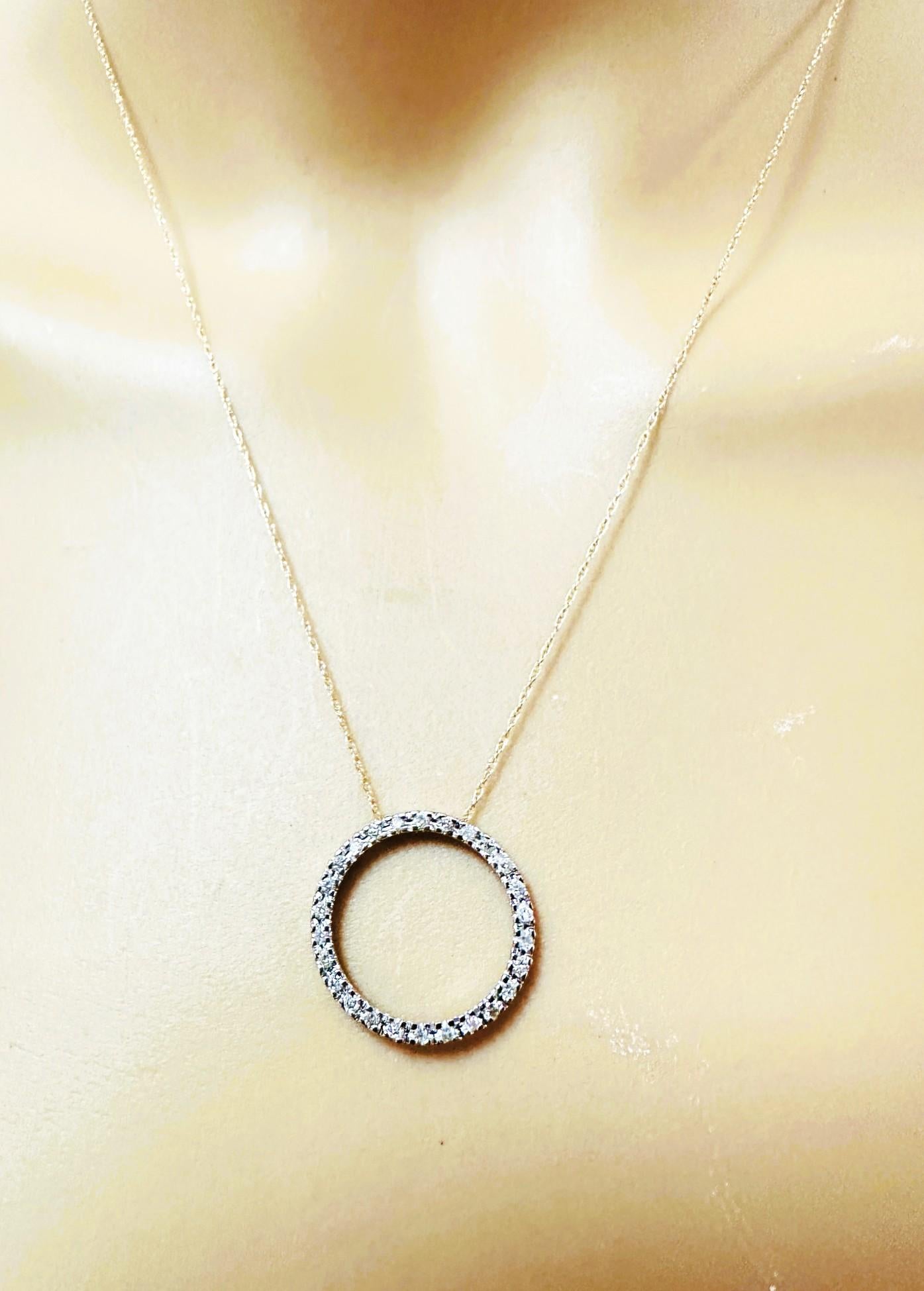 Collier en or jaune 10k à pendentif circulaire en diamant de 0,52 carat - Hallmarked en vente 2