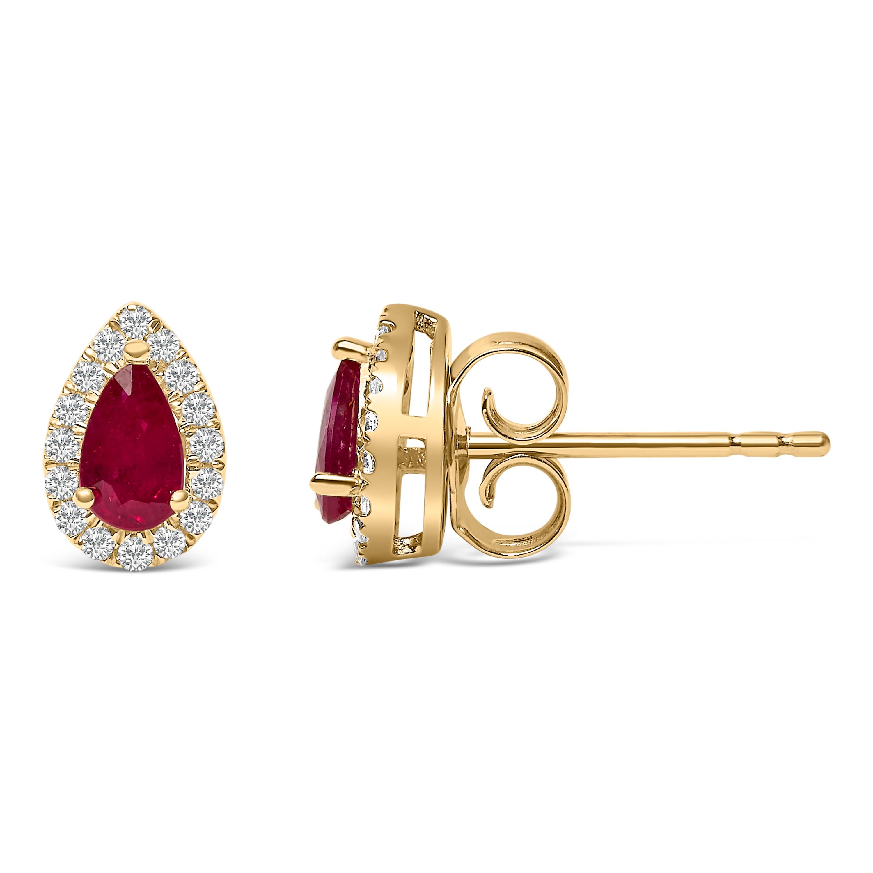 Moderne Clous d'oreilles en or jaune 10 carats, rubis 5 x 3 mm et diamants 1/7 carats en vente