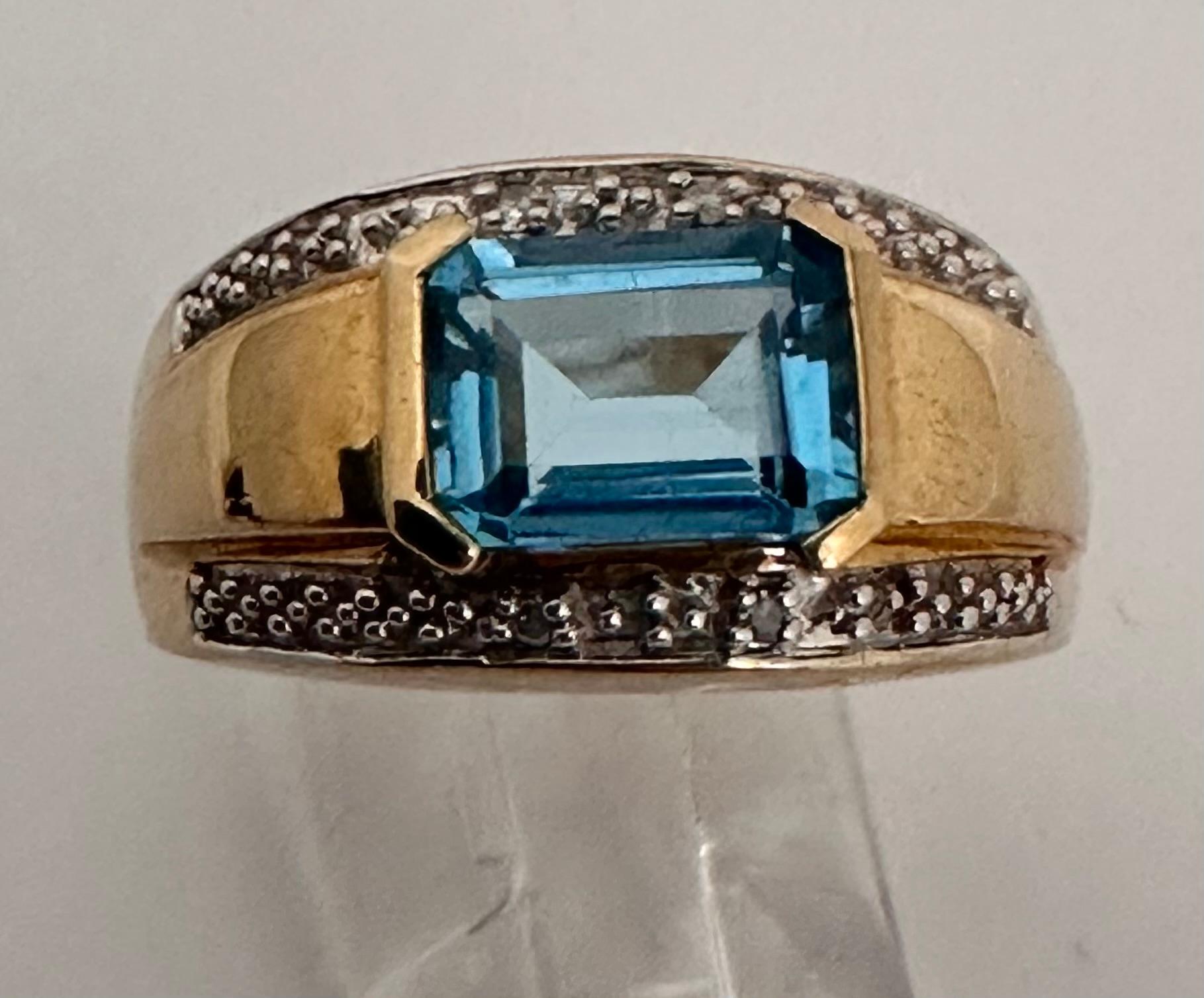 10k Yellow Gold 6mm x 8mm Emerald Cut Blue Topaz Diamond Ring Size 7 For Sale 2
