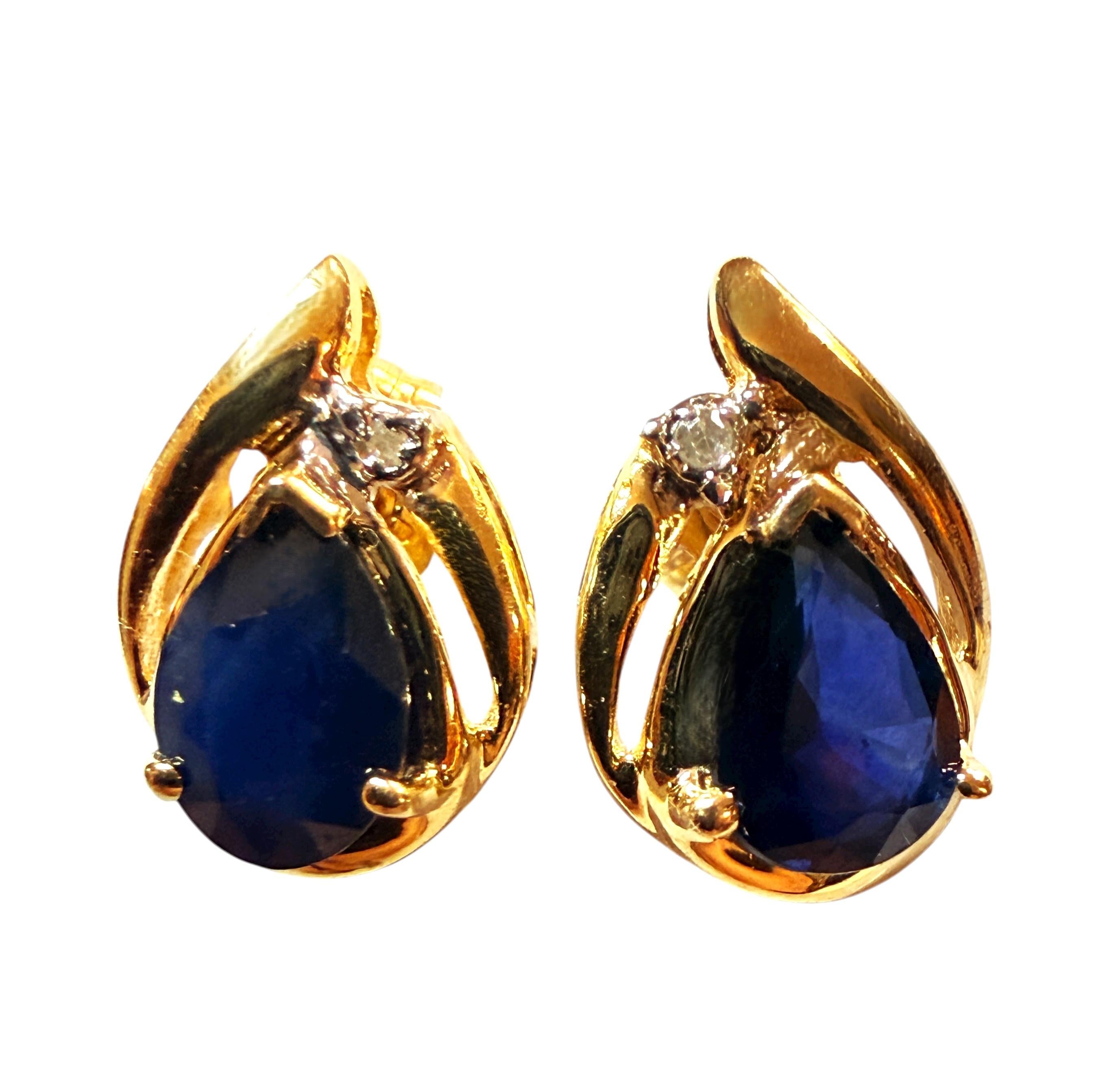 Collier en or jaune 10k avec pendentif saphir bleu et diamant taille brillant de 0,71 carat en vente 7