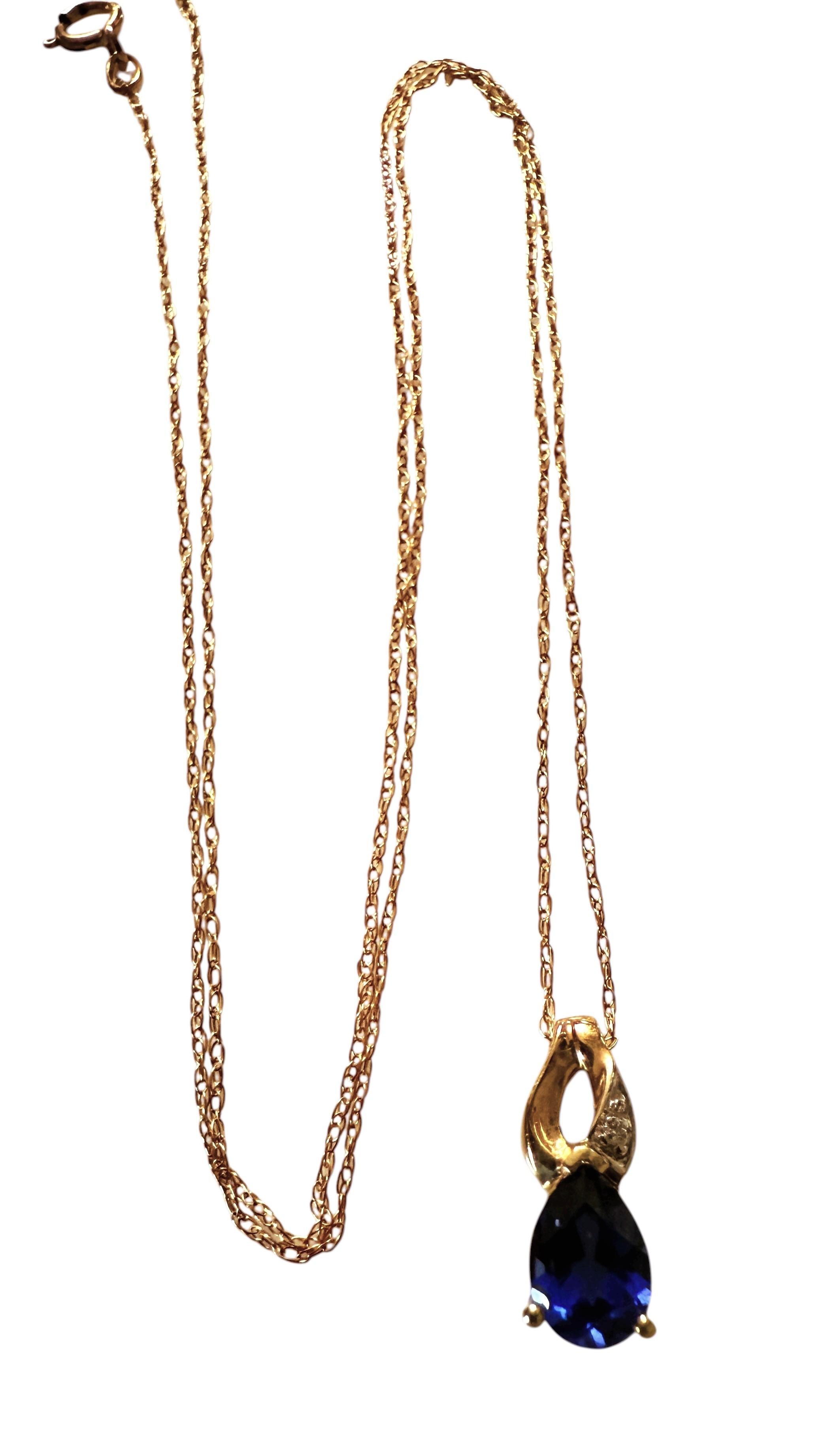 Collier en or jaune 10k avec pendentif saphir bleu et diamant taille brillant de 0,71 carat en vente 1