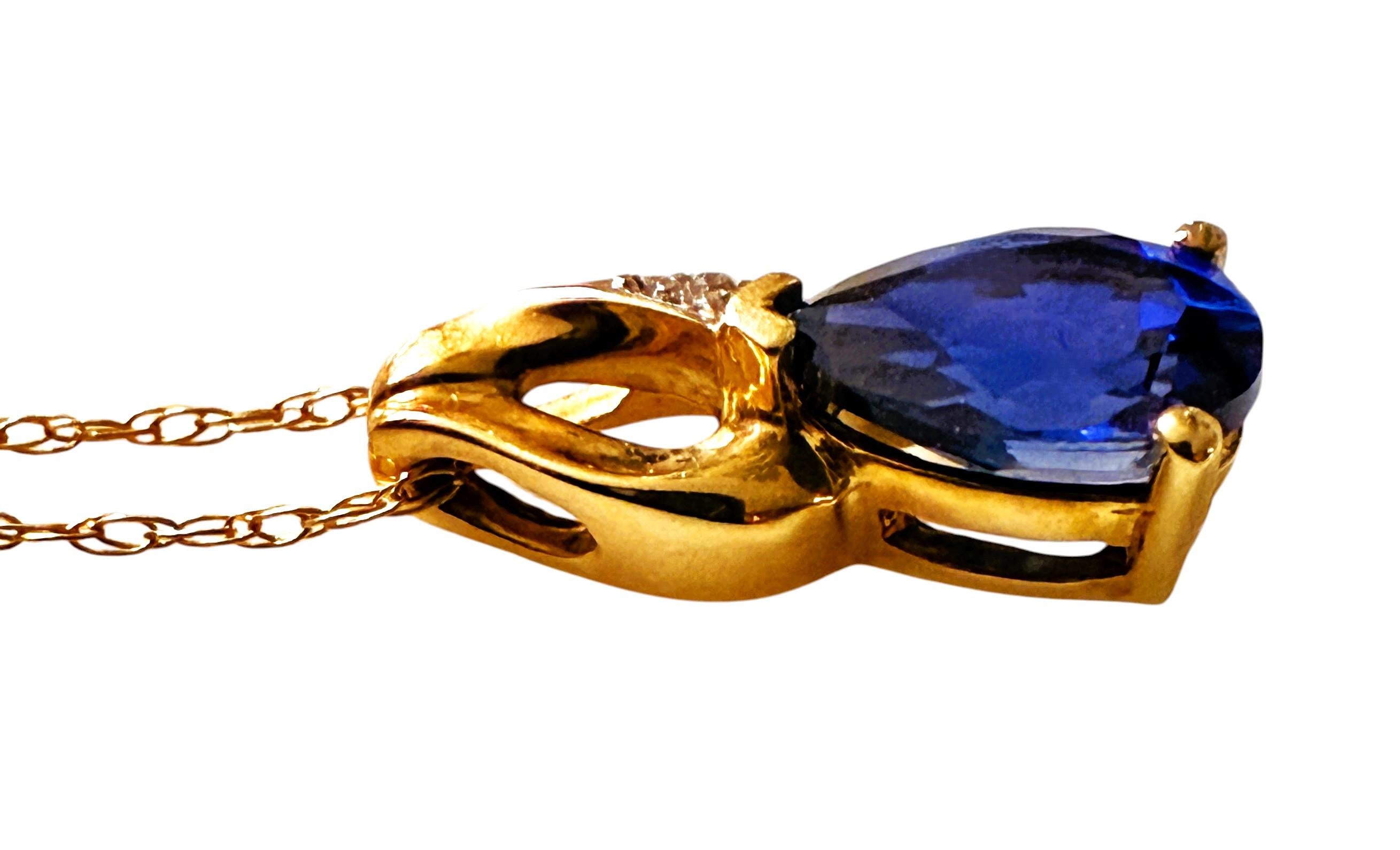 Collier en or jaune 10k avec pendentif saphir bleu et diamant taille brillant de 0,71 carat en vente 3