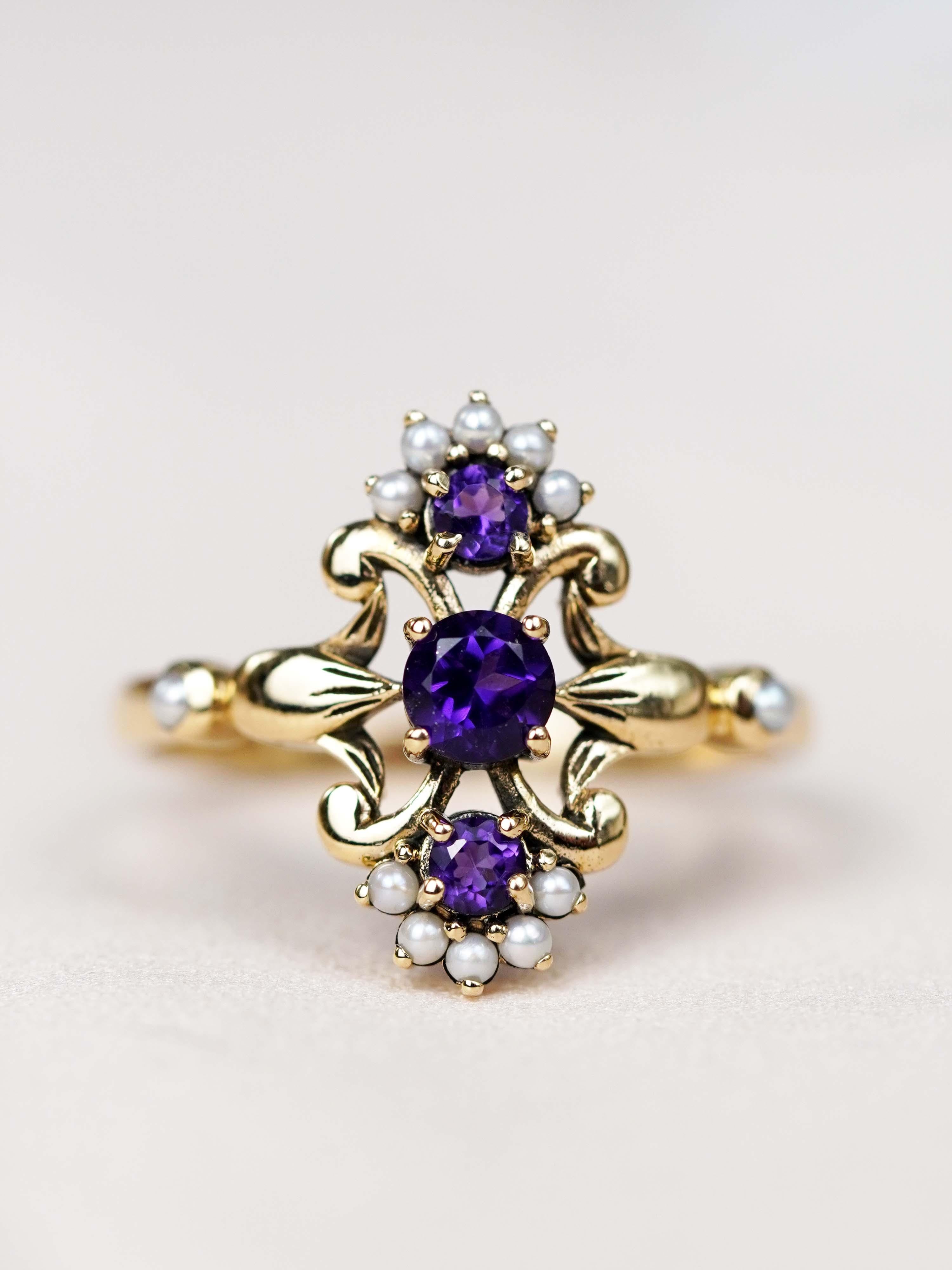 Bague à trois pierres en or jaune 10K, améthyste et perle, style vintage en vente 1