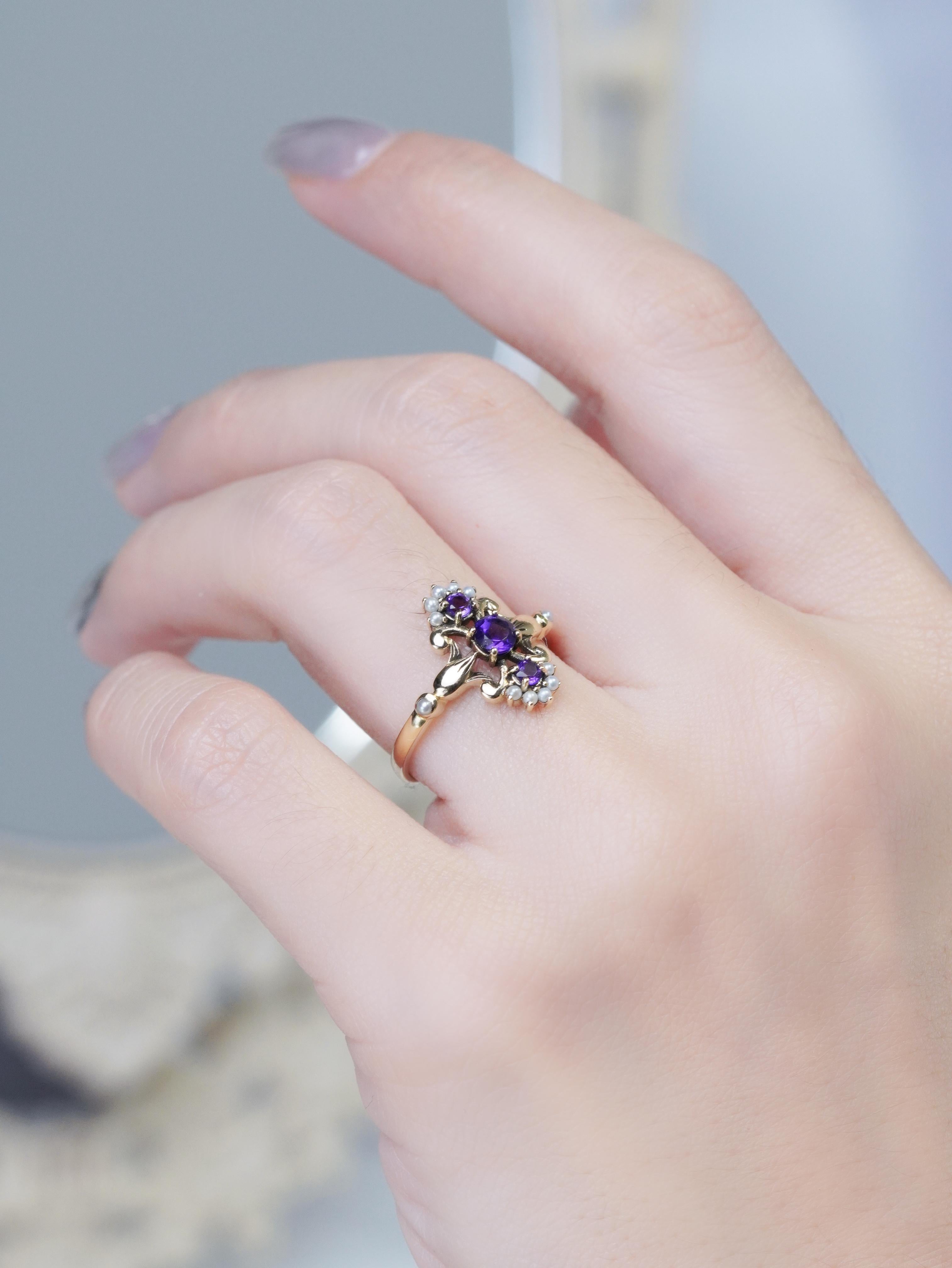 Bague à trois pierres en or jaune 10K, améthyste et perle, style vintage en vente 2