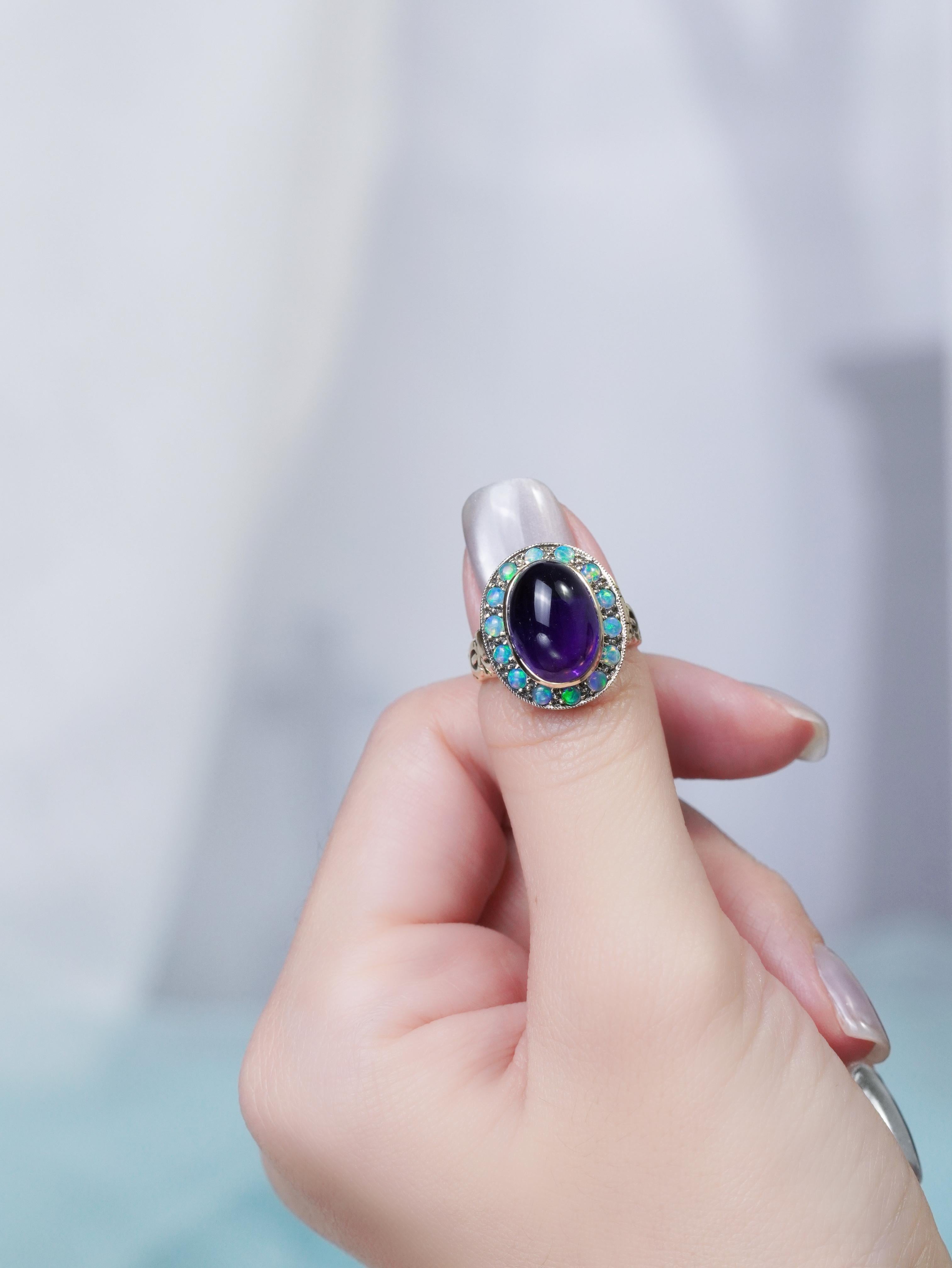10K Gelbgold Amethyst Cabochon und Opal Poison Ring im Angebot 6