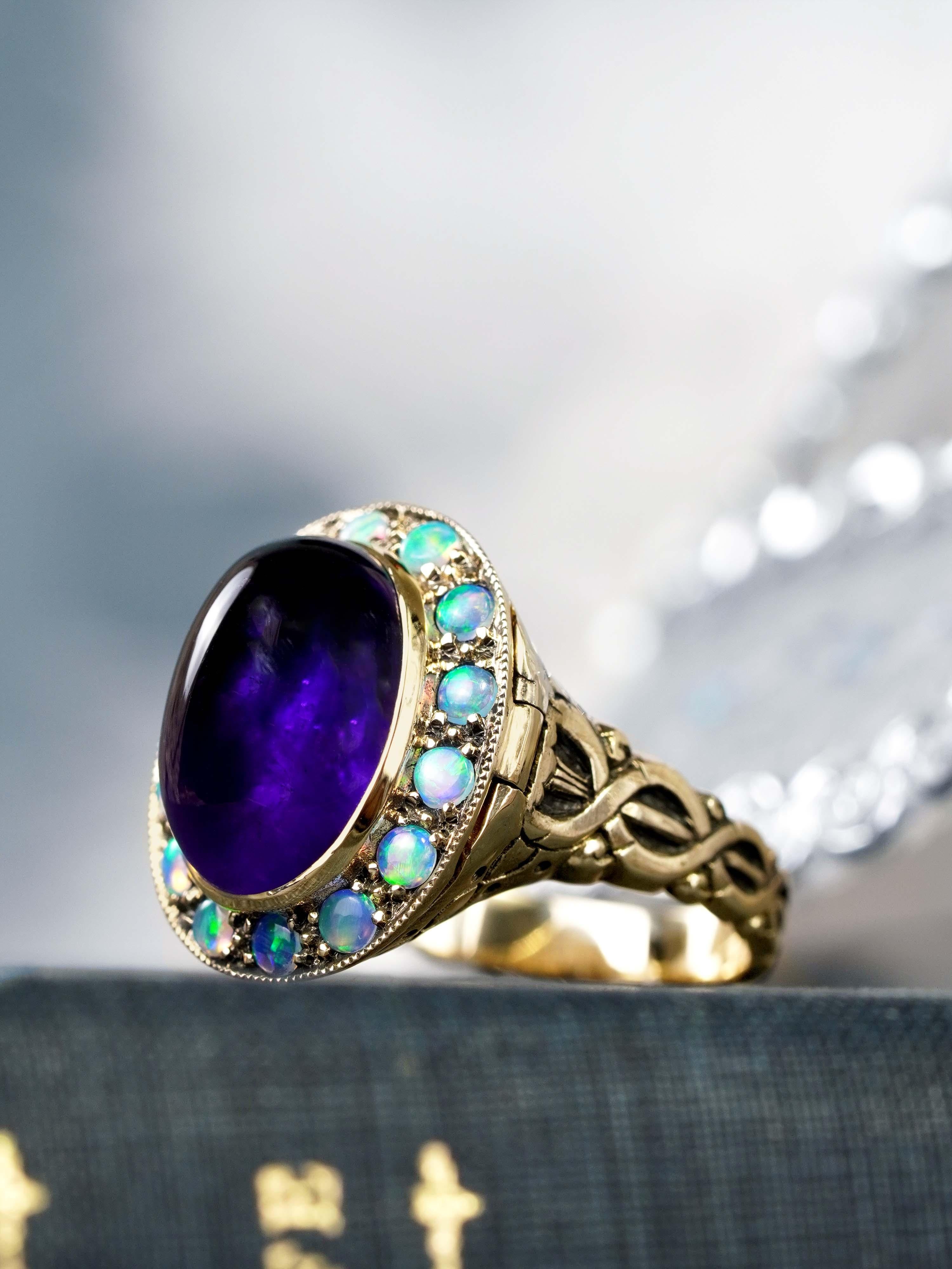 10K Gelbgold Amethyst Cabochon und Opal Poison Ring im Angebot 8
