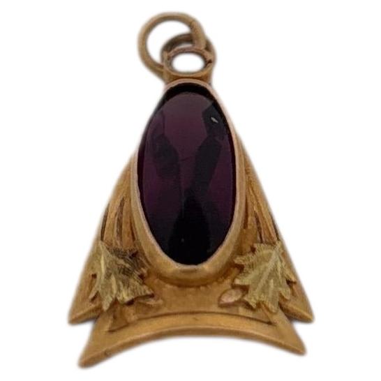 Pendentif en or jaune 10 carats orné d'une améthyste et de motifs floraux et feuillus