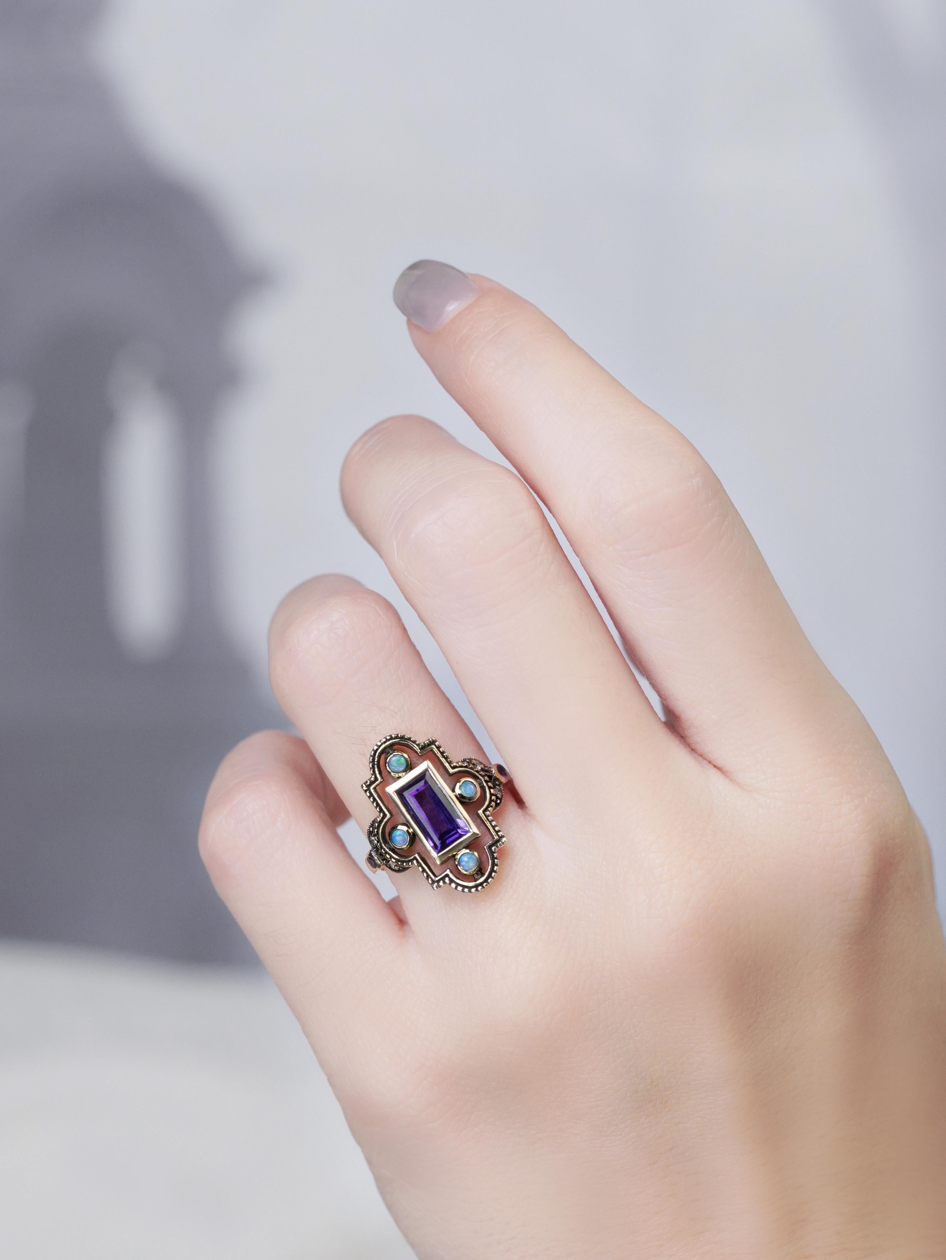 Bague de cocktail en or jaune 10K avec améthyste, opale et diamant de style vintage en vente 7