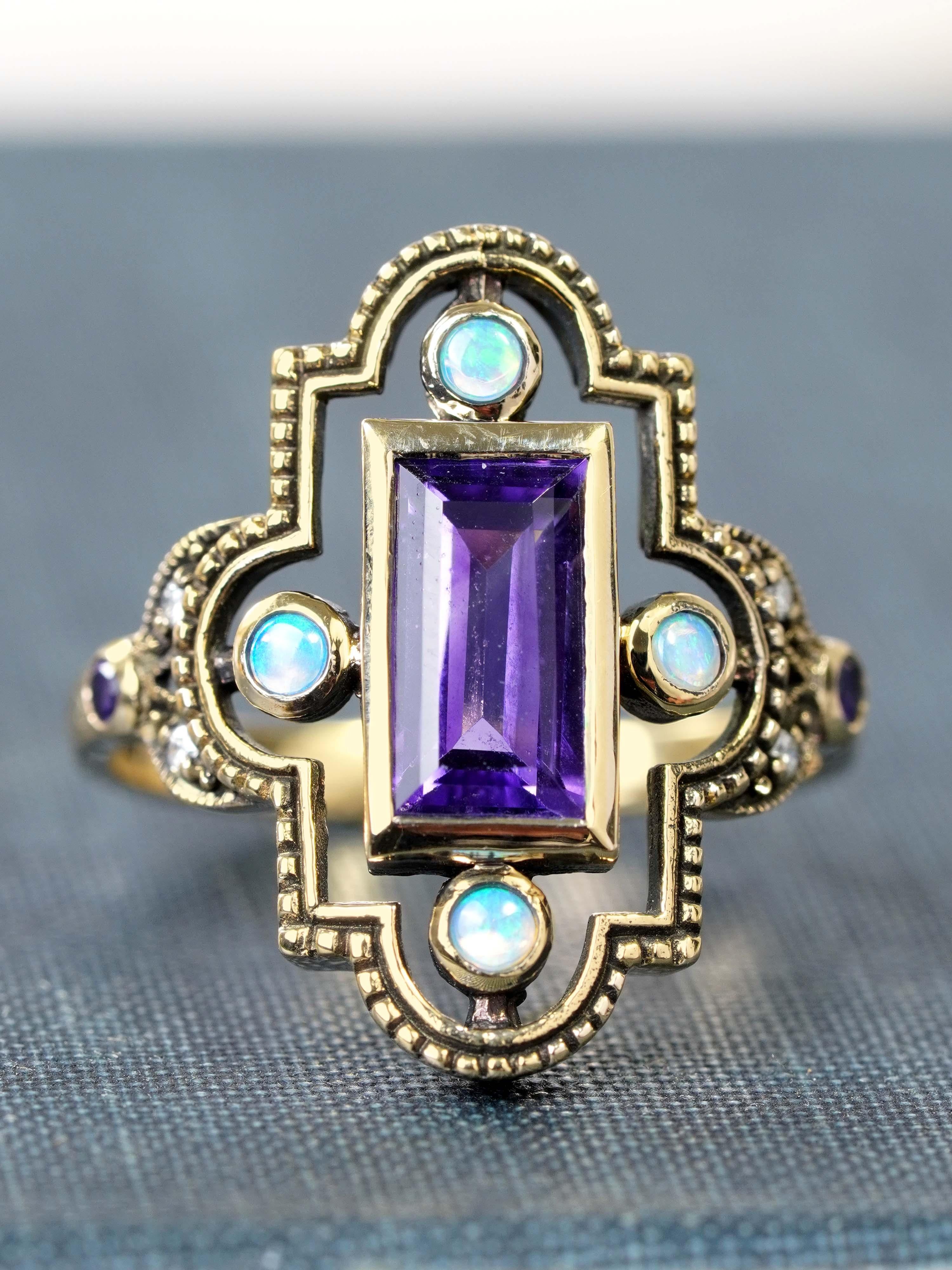 Bague de cocktail en or jaune 10K avec améthyste, opale et diamant de style vintage en vente 1