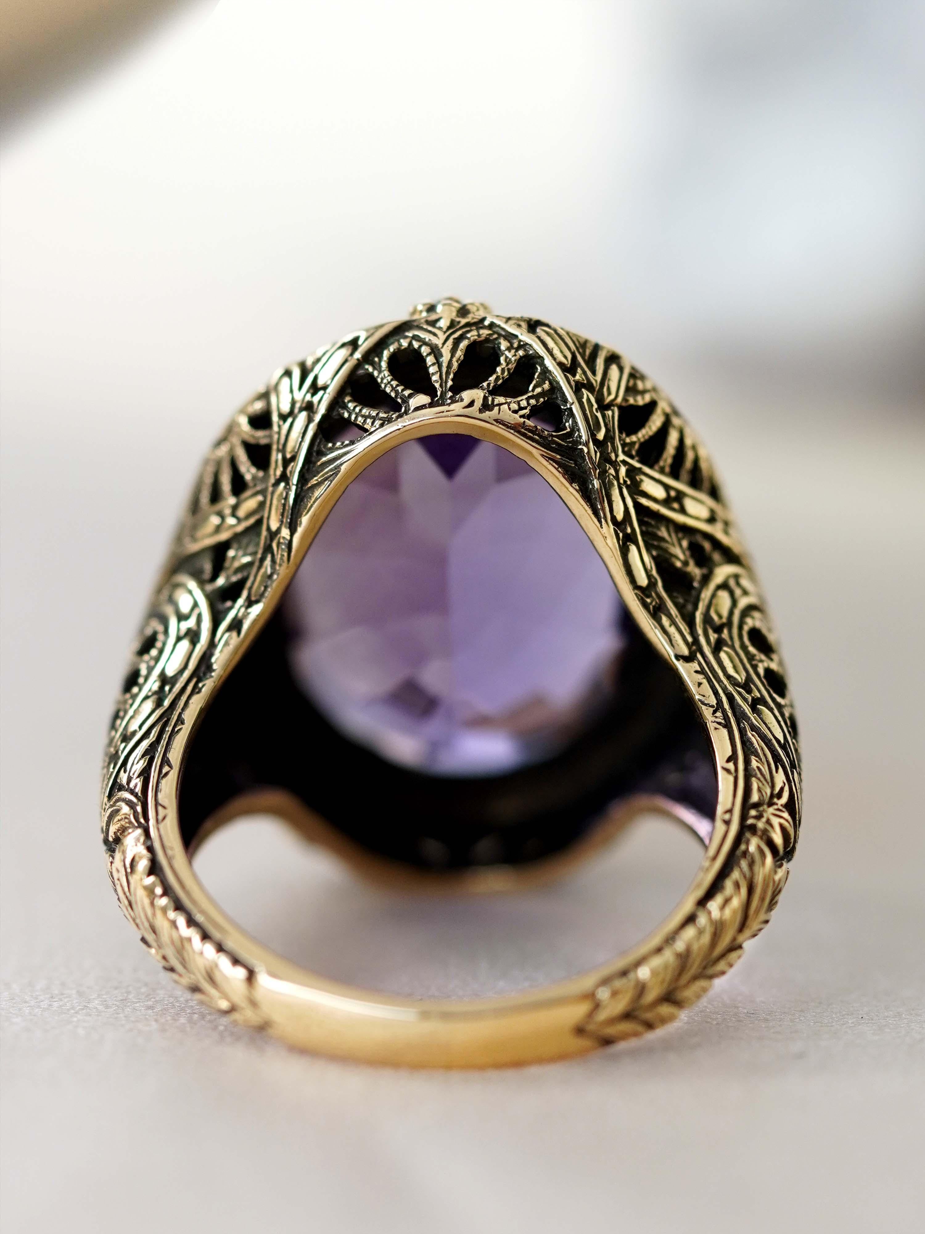 Bague de cocktail en or jaune 10K à l'améthyste de style vintage en vente 4