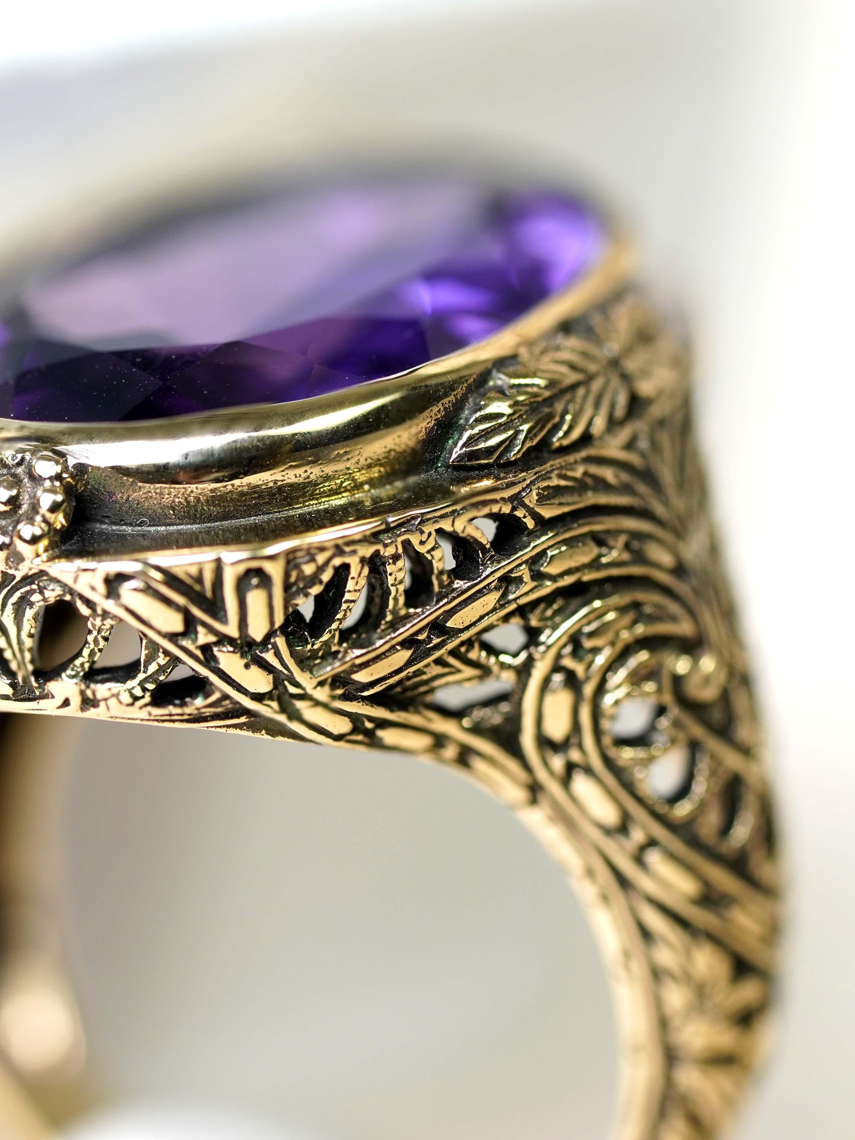 Bague de cocktail en or jaune 10K à l'améthyste de style vintage en vente 7