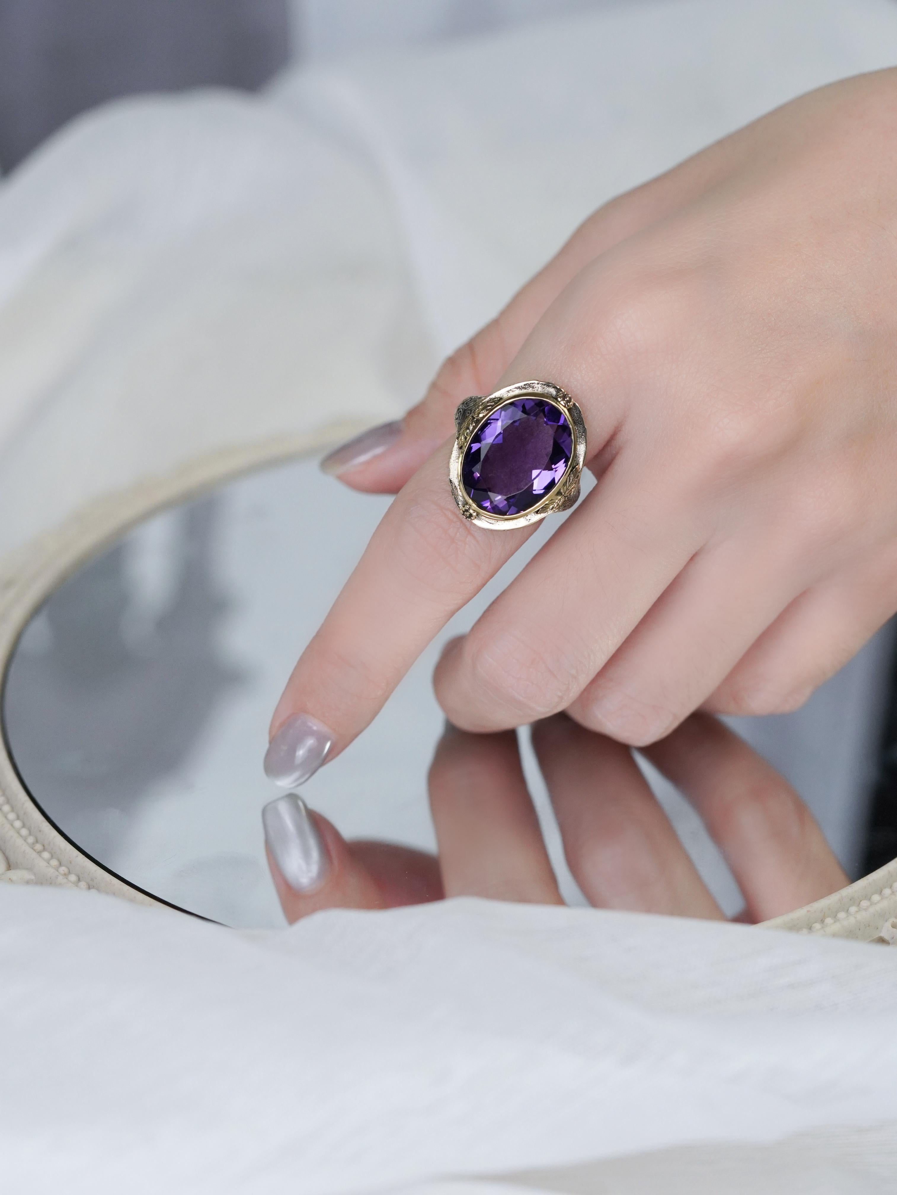 Bague de cocktail en or jaune 10K à l'améthyste de style vintage en vente 8