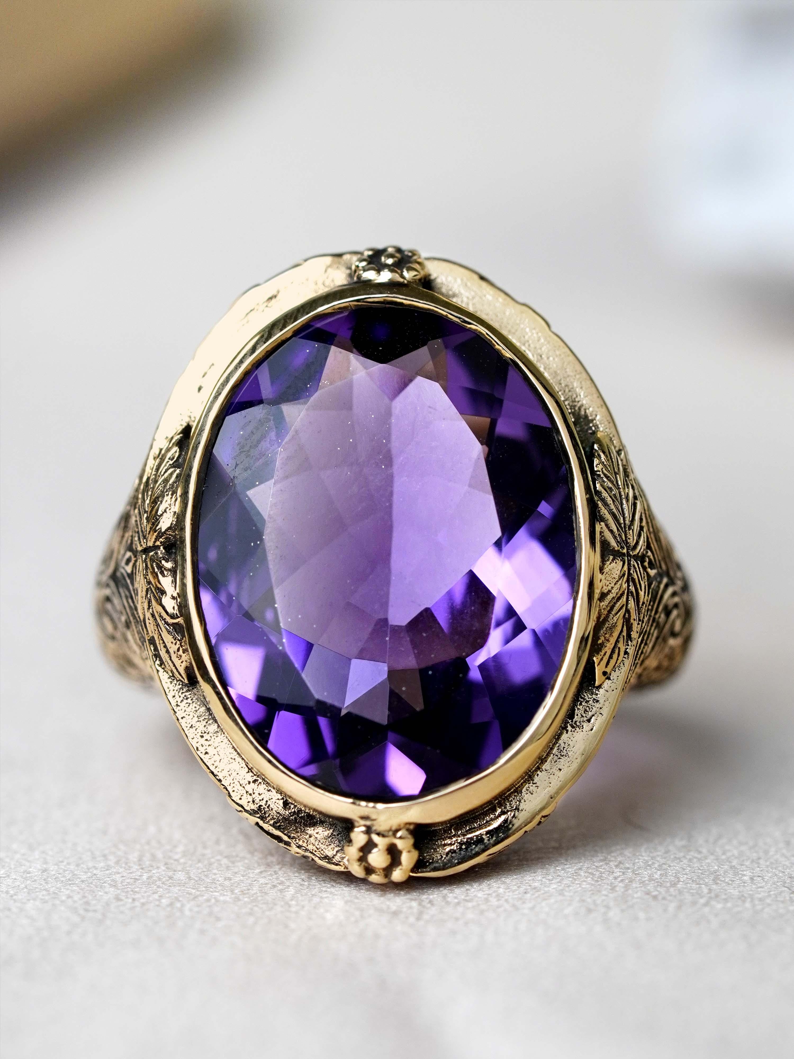 Bague de cocktail en or jaune 10K à l'améthyste de style vintage en vente 1