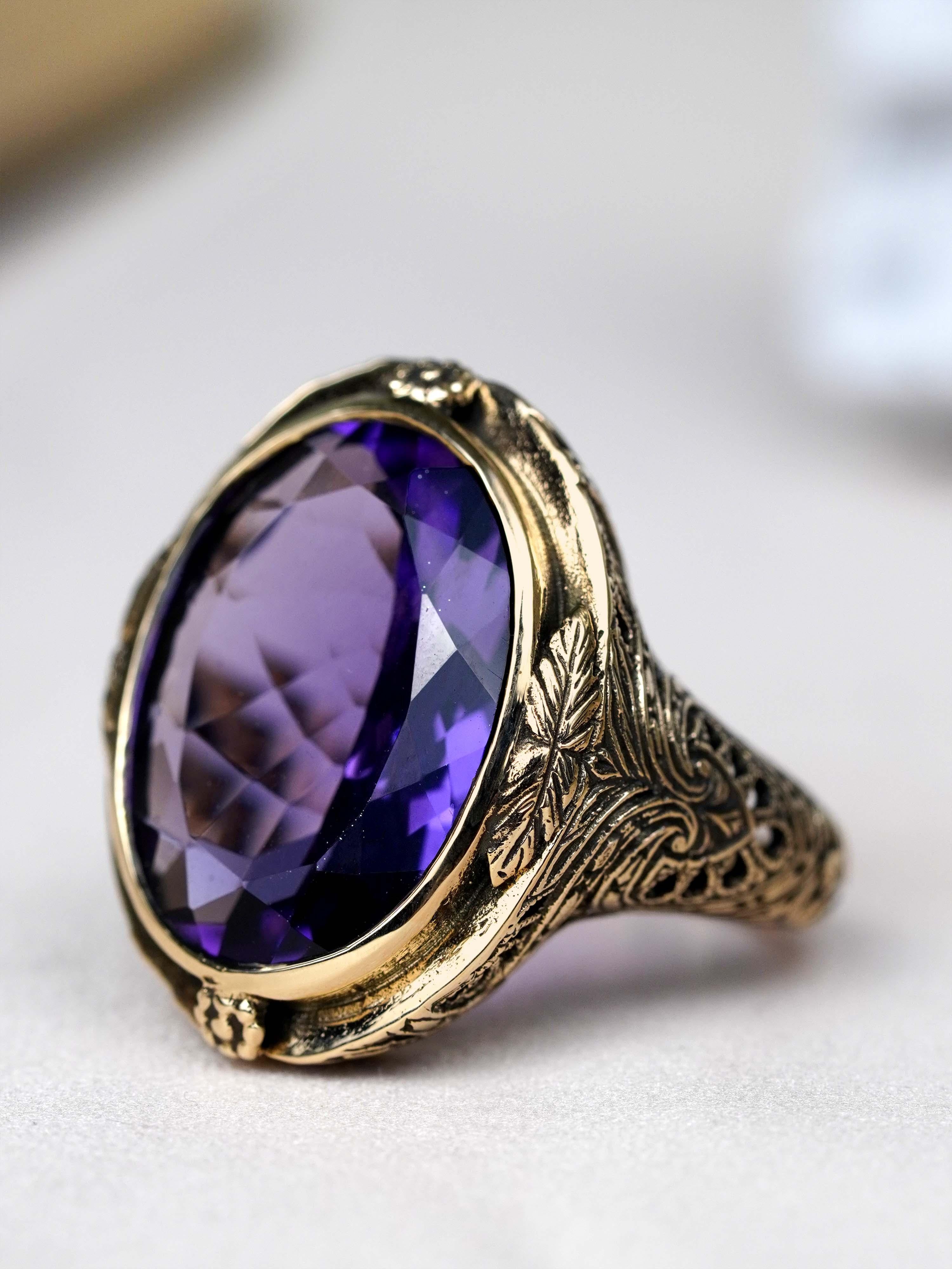 Bague de cocktail en or jaune 10K à l'améthyste de style vintage en vente 2