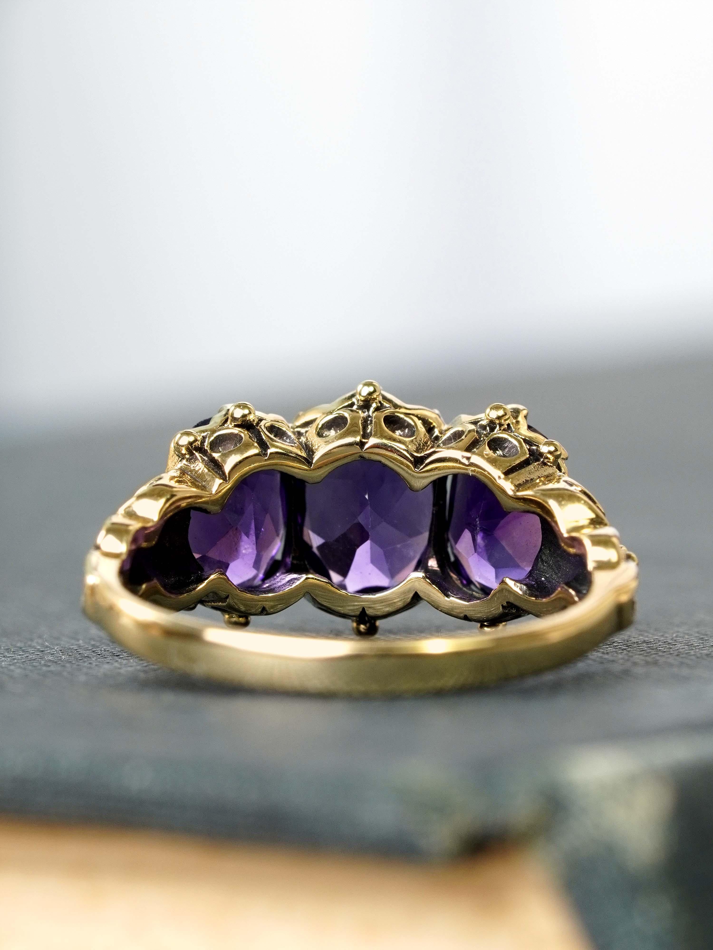 Bague à trois pierres en or jaune 10K avec améthyste, style vintage en vente 4
