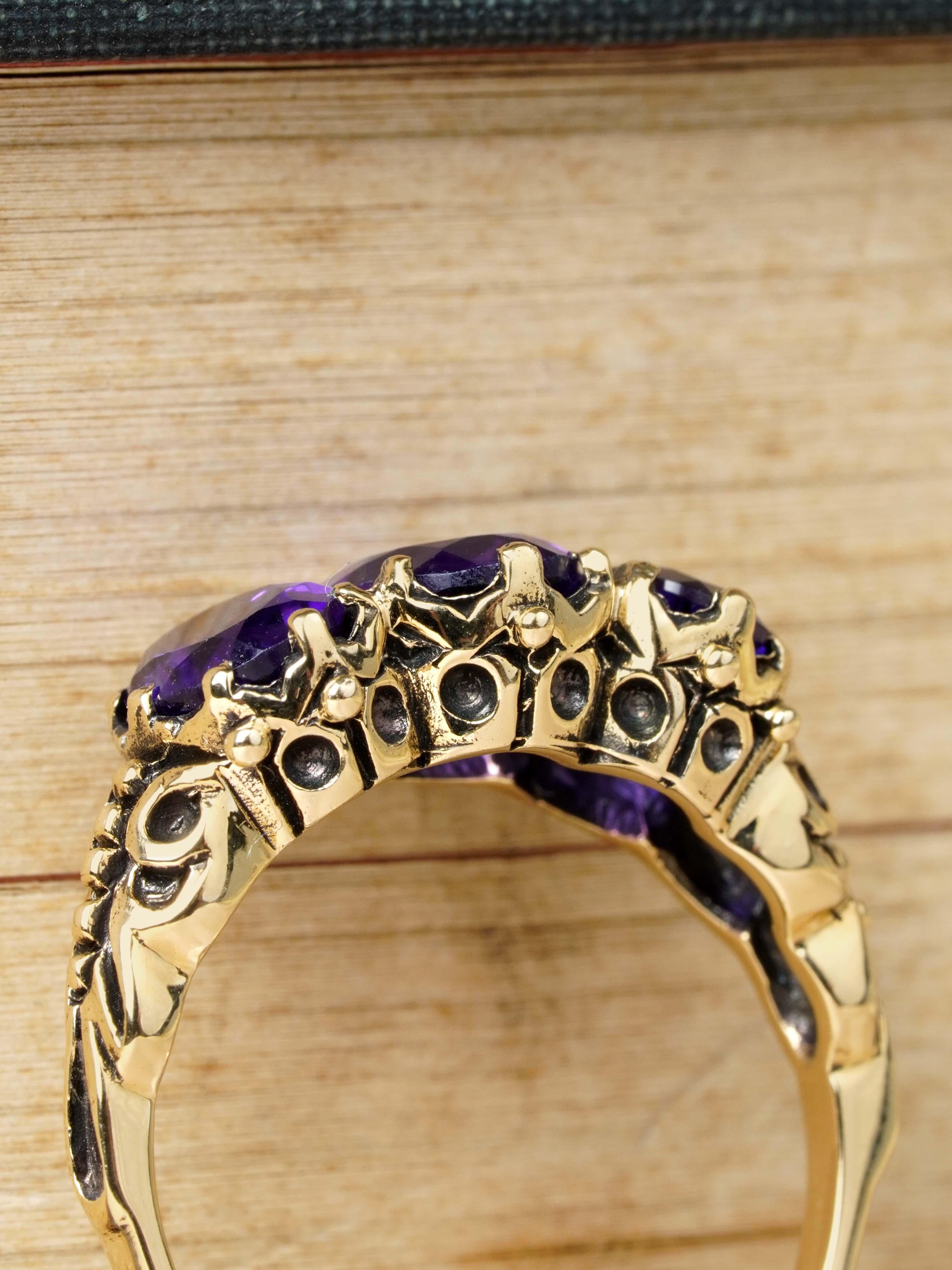 Bague à trois pierres en or jaune 10K avec améthyste, style vintage en vente 5