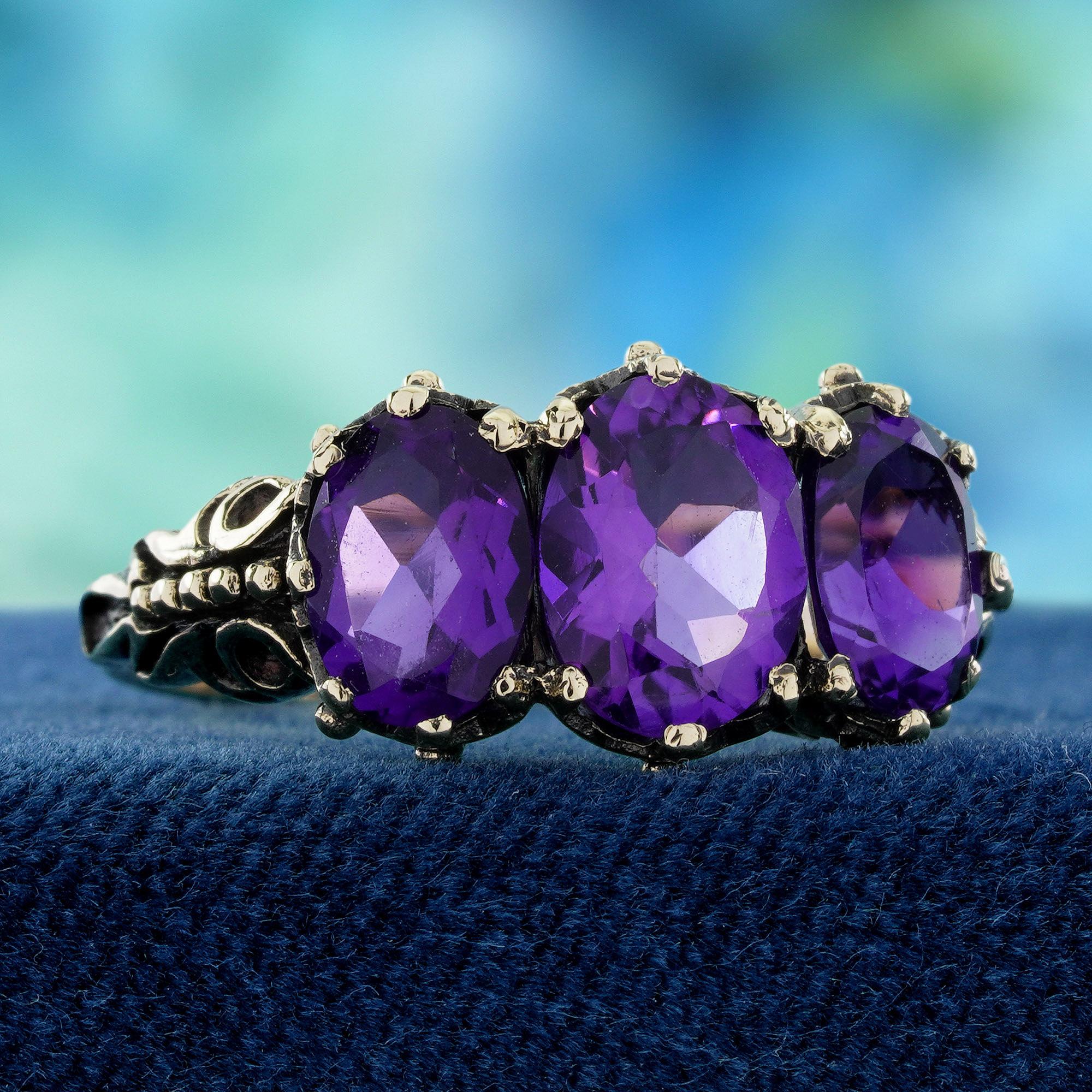 Édouardien Bague à trois pierres en or jaune 10K avec améthyste, style vintage en vente