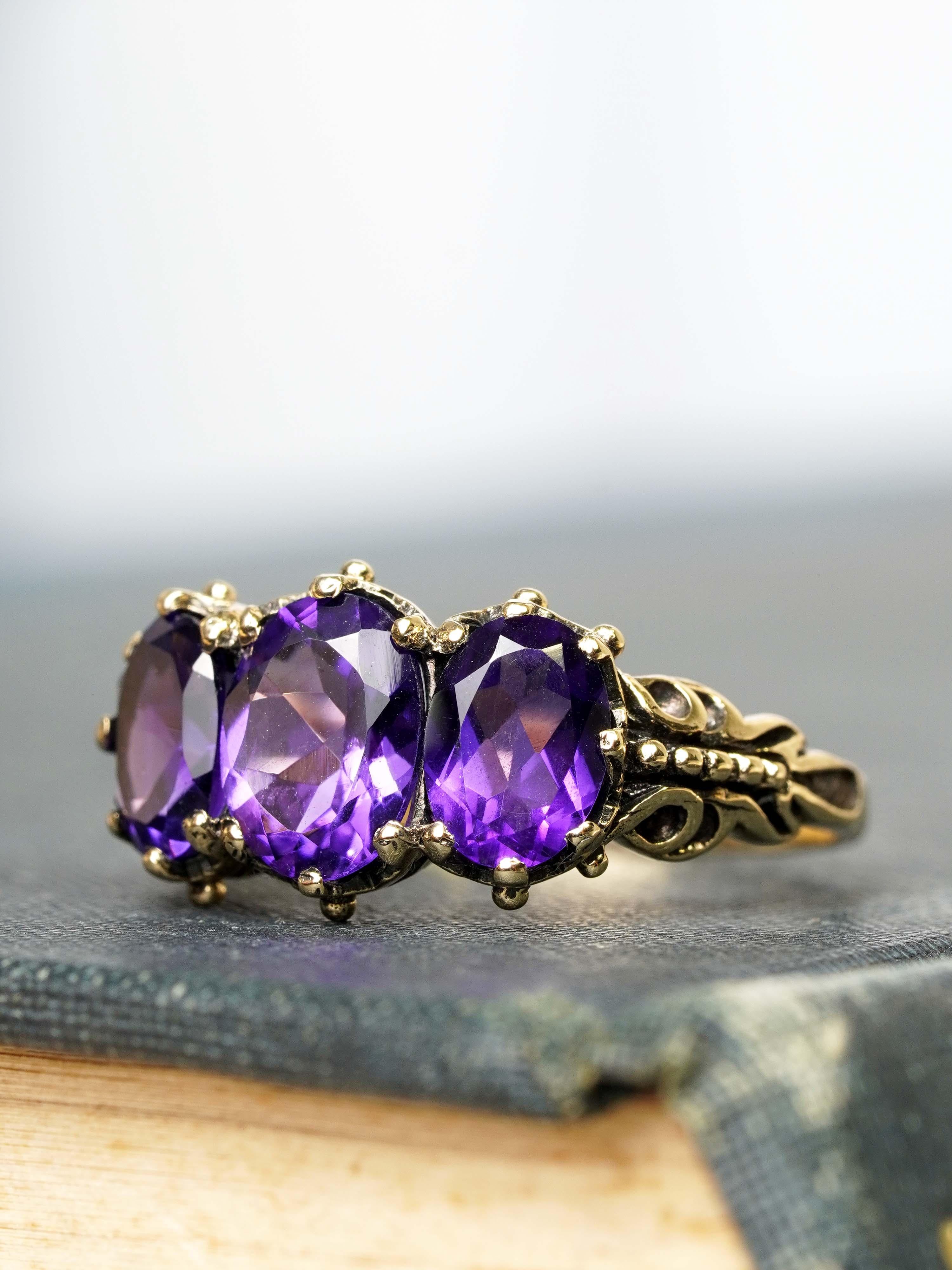Bague à trois pierres en or jaune 10K avec améthyste, style vintage en vente 2
