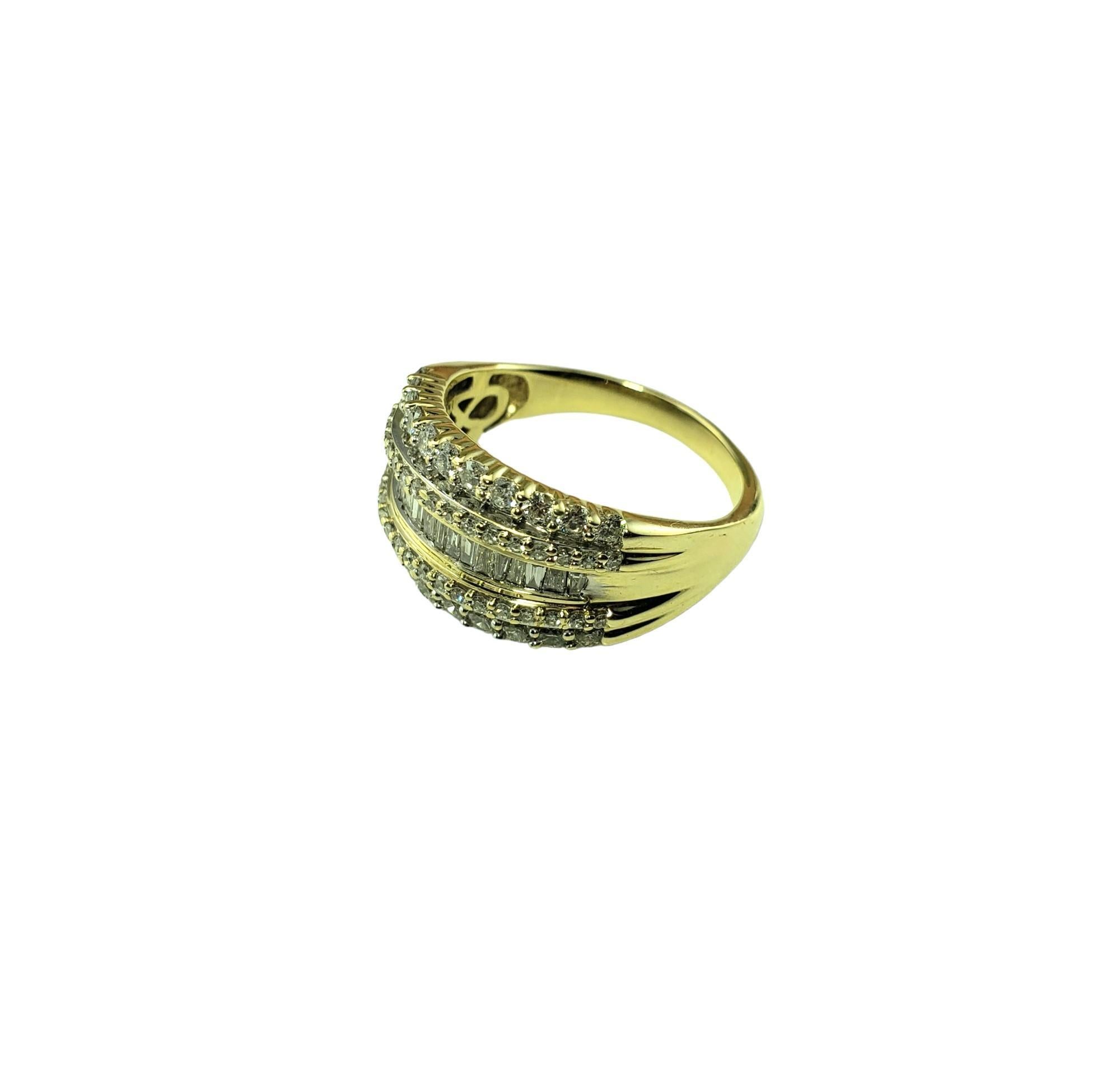 10K Yellow Gold and Diamond Band Ring Size 7.5 #15458 In Good Condition For Sale In Washington Depot, CT