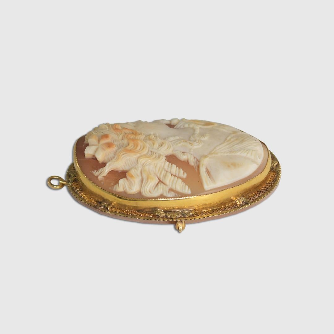 Women's or Men's 10K Yellow Gold Antique Cameo Brooch 20g For Sale