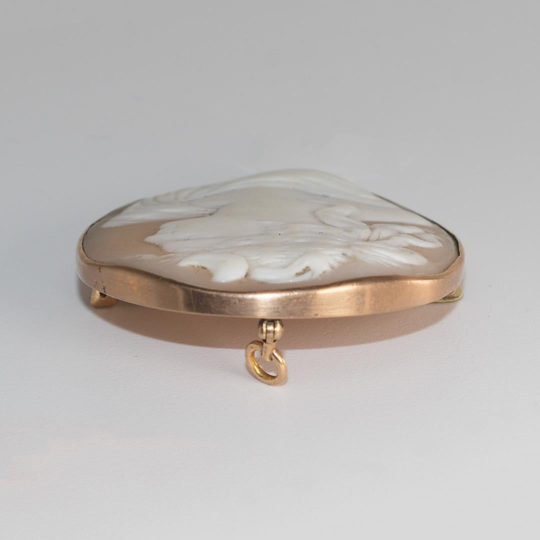 10K Yellow Gold Antique Cameo Brooch In Excellent Condition For Sale In Laguna Beach, CA