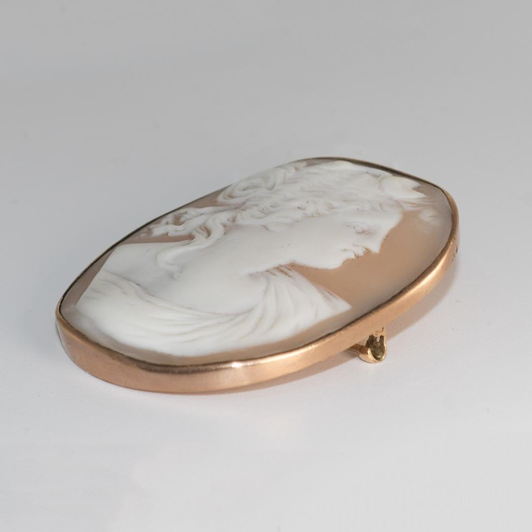 10K Yellow Gold Antique Cameo Brooch For Sale 1