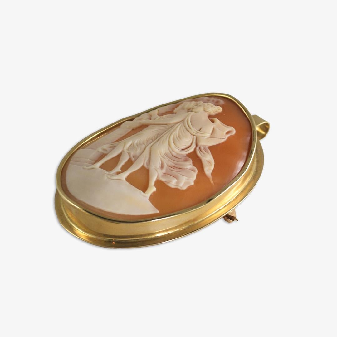 10K Yellow Gold Antique Large Carved Greek Maiden Cameo Brooch In Excellent Condition For Sale In Laguna Beach, CA
