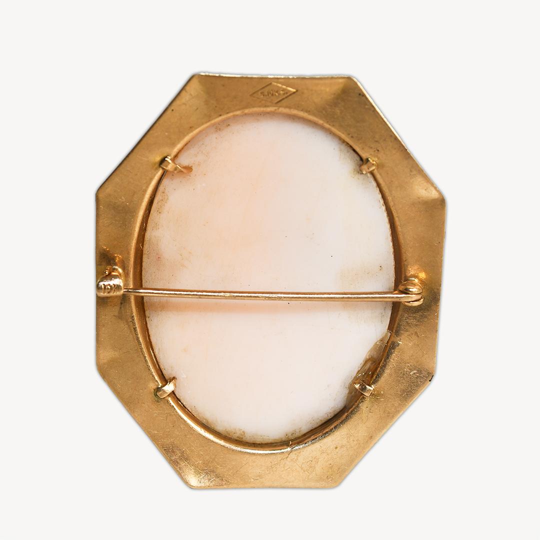 10K Yellow Gold Antique Shell Cameo Brooch 11.9g In Excellent Condition For Sale In Laguna Beach, CA