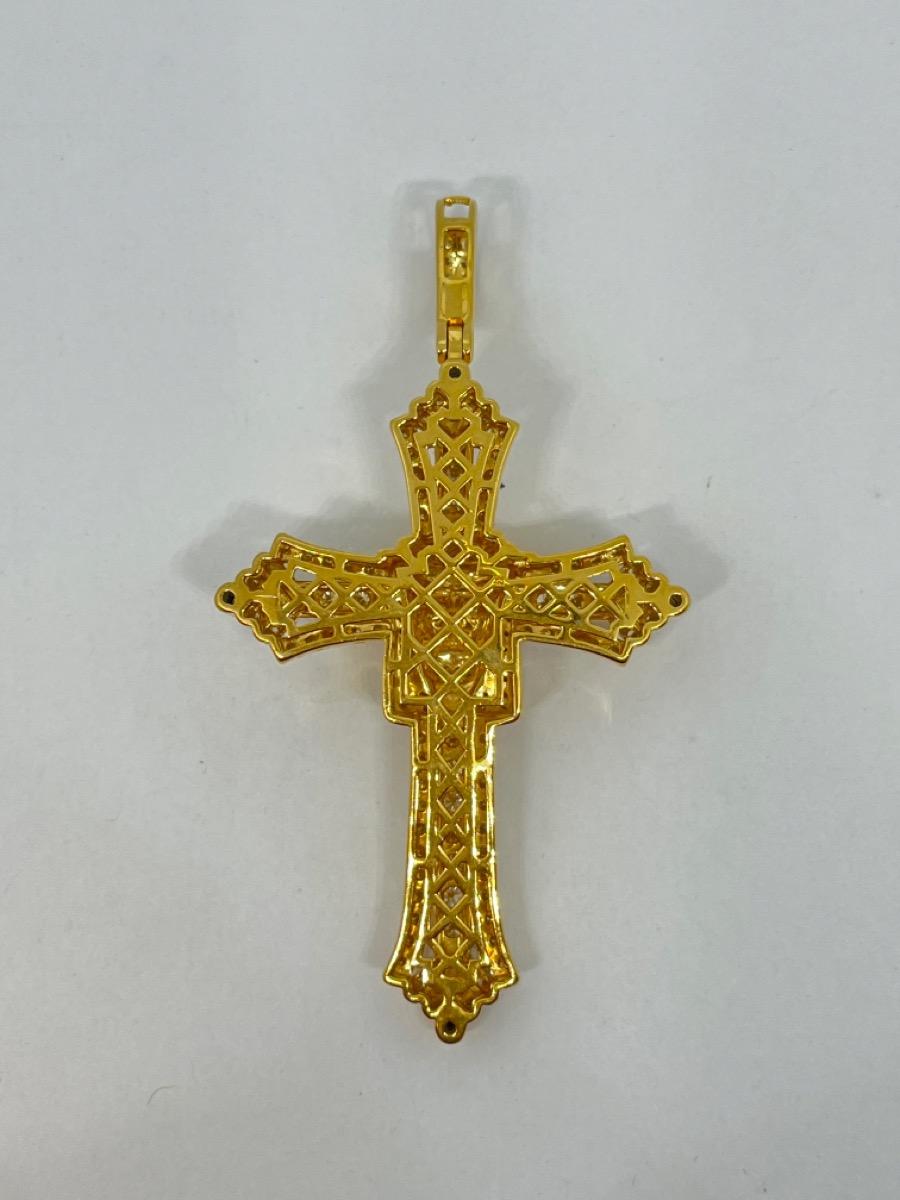 10K Yellow Gold Approx. 3.00 C.T.W. Round Diamond Crucifix Pendant 16.8g For Sale 1