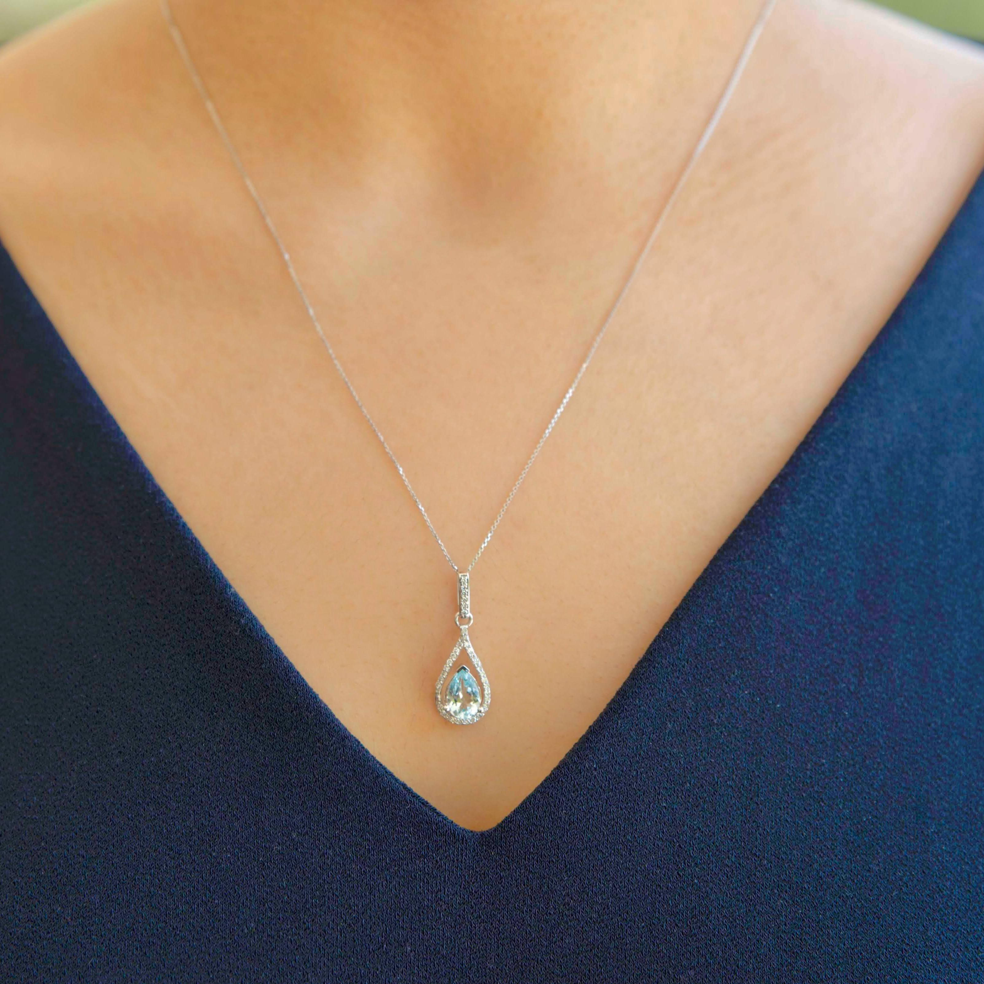 Aquamarin- und Diamant-Anhänger aus 10 Karat Gelbgold im Zustand „Neu“ in New York, NY