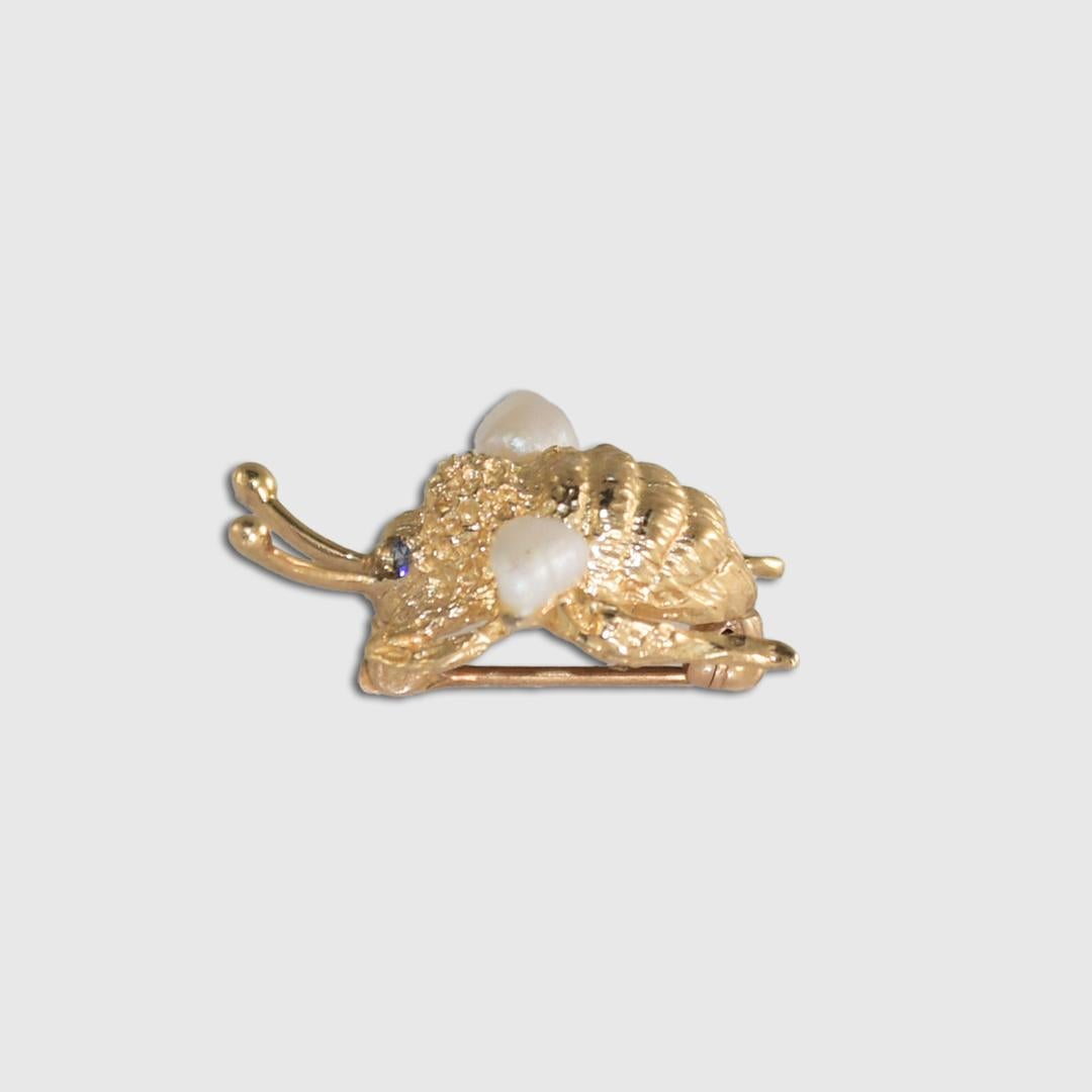 10K Yellow Gold Bee Brooch with Pearl Wings 3.8g In Excellent Condition For Sale In Laguna Beach, CA