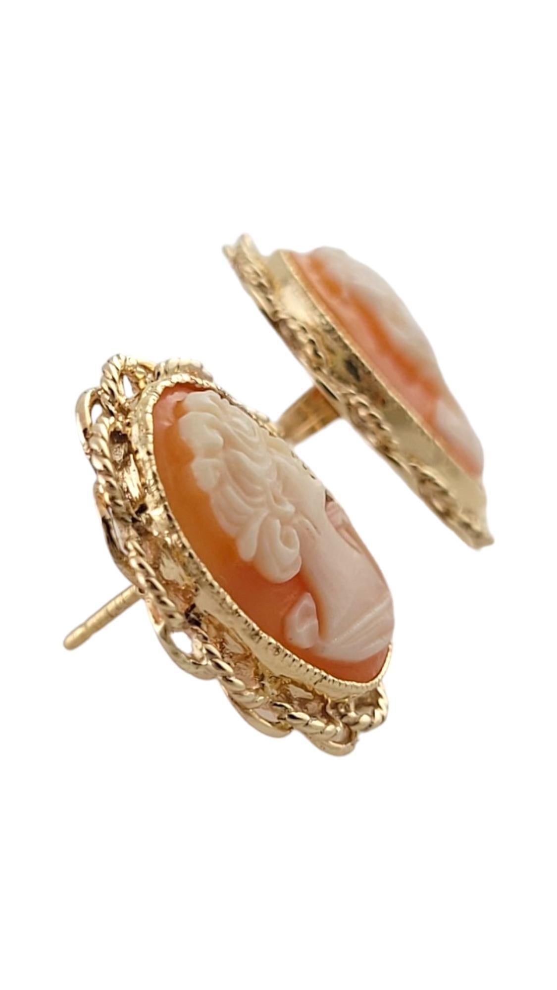 10K Yellow Gold Cameo Earrings #18154 In Good Condition For Sale In Washington Depot, CT