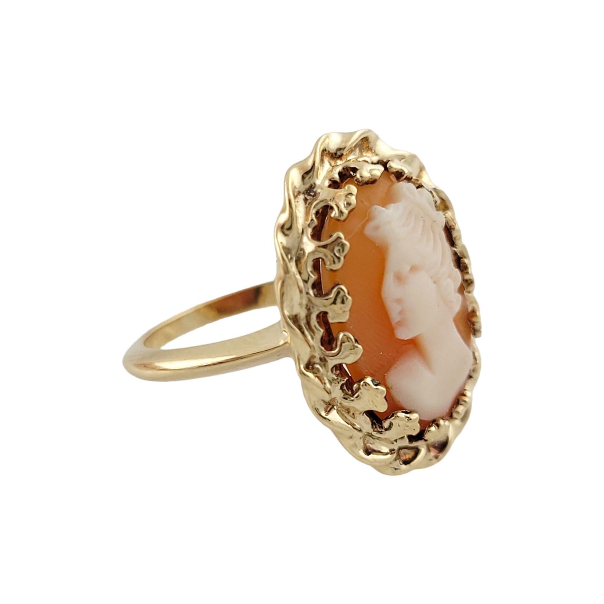 Vintage 10K Yellow Gold Cameo Ring Size 4

Beautiful 10K yellow gold cameo ring!

Size: 4
Shank: 1.5mm
Front: 19mm X 15mm X 5mm

Weight: 3.6 g/ 2.3 dwt

Hallmark: 10K

Very good condition, professionally polished.

Will come packaged in a gift box