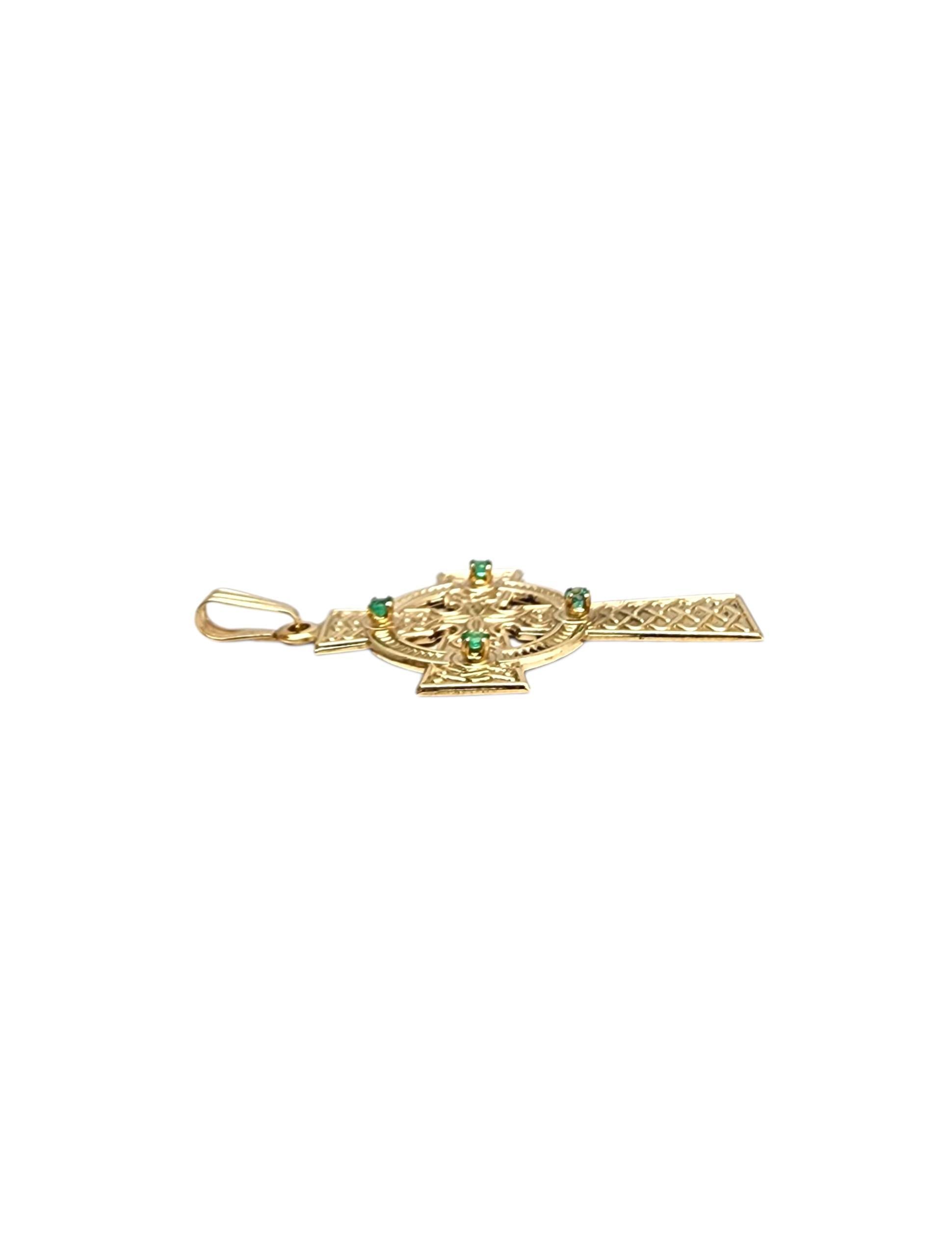 10K Yellow Gold Celtic Cross Pendant with Green Faceted Stones #22770 In Good Condition For Sale In Washington Depot, CT
