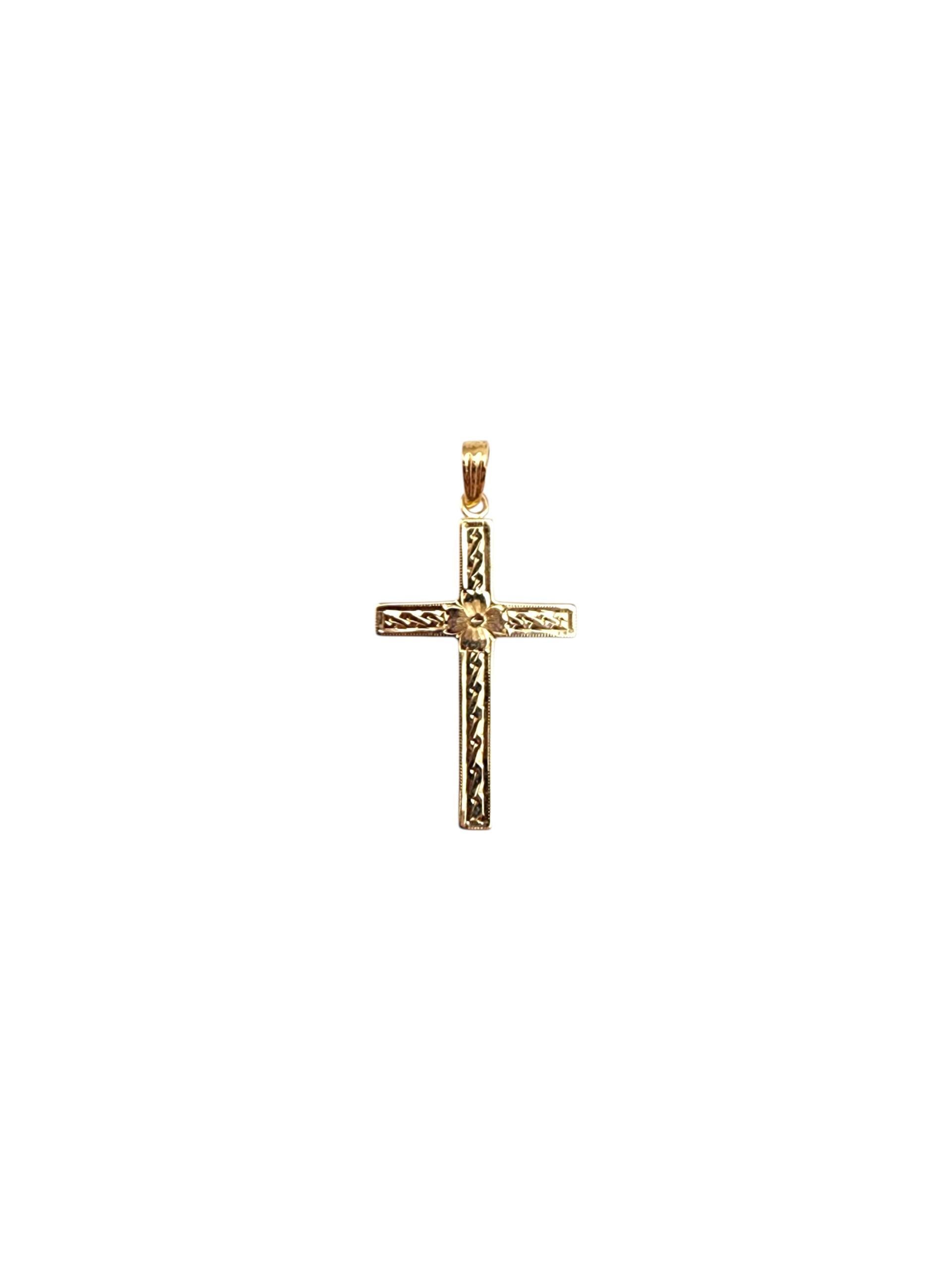 Ciondolo a forma di croce in oro giallo 10K

Semplice ma significativo, questo ciondolo a forma di croce in oro giallo 10K è un classico simbolo di fede. Il suo design elegante e la calda tonalità oro lo rendono perfetto per essere indossato tutti i