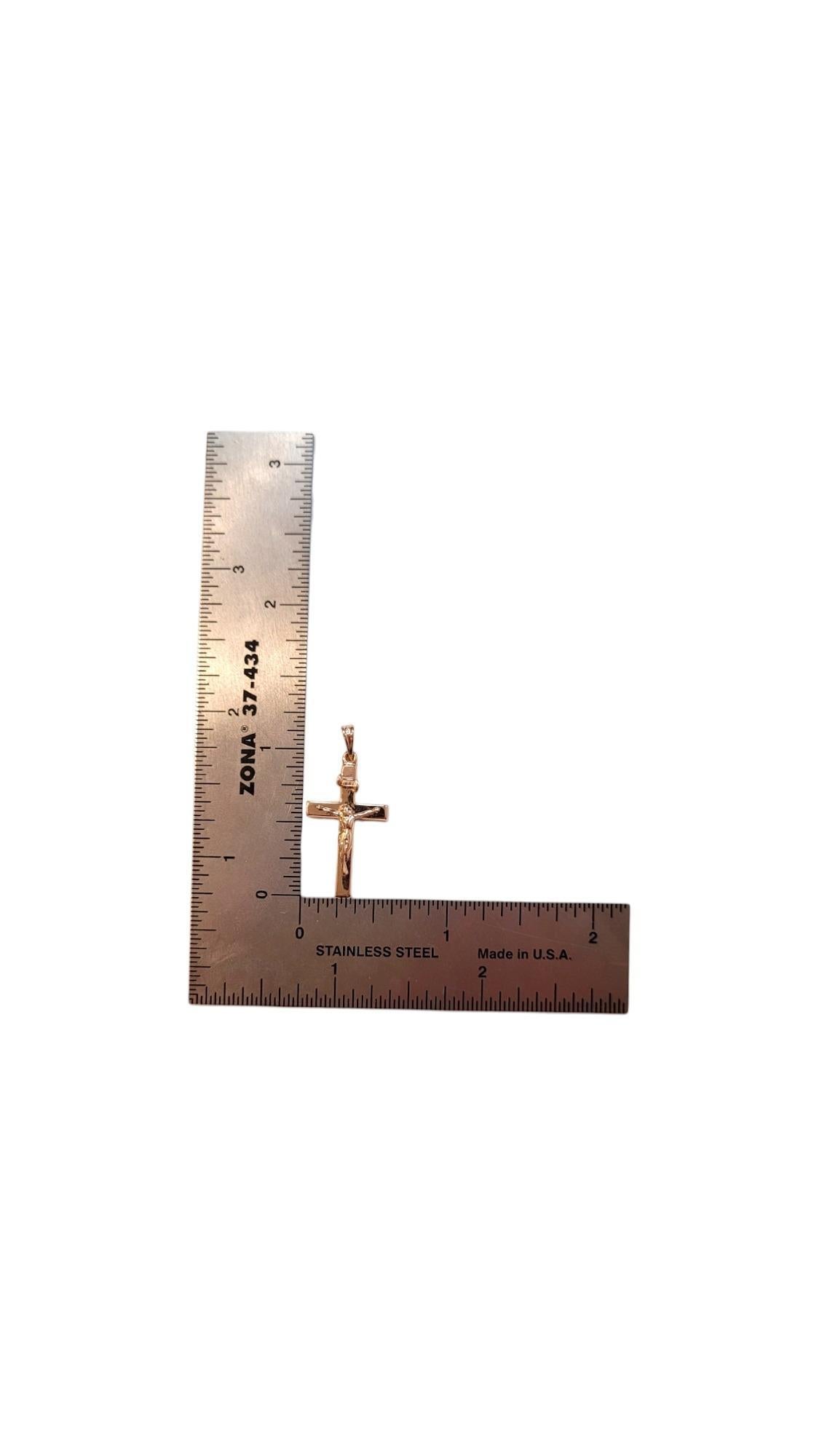 Pendentif breloque Crucifix en or jaune 10 carats n° 20528 en vente 1