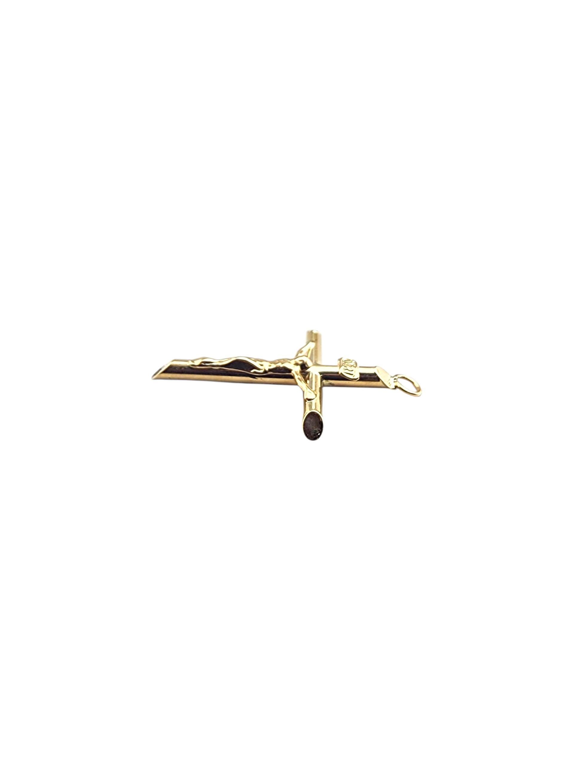 Pendentif Crucifix en or jaune 10K #22364 Bon état - En vente à Washington Depot, CT