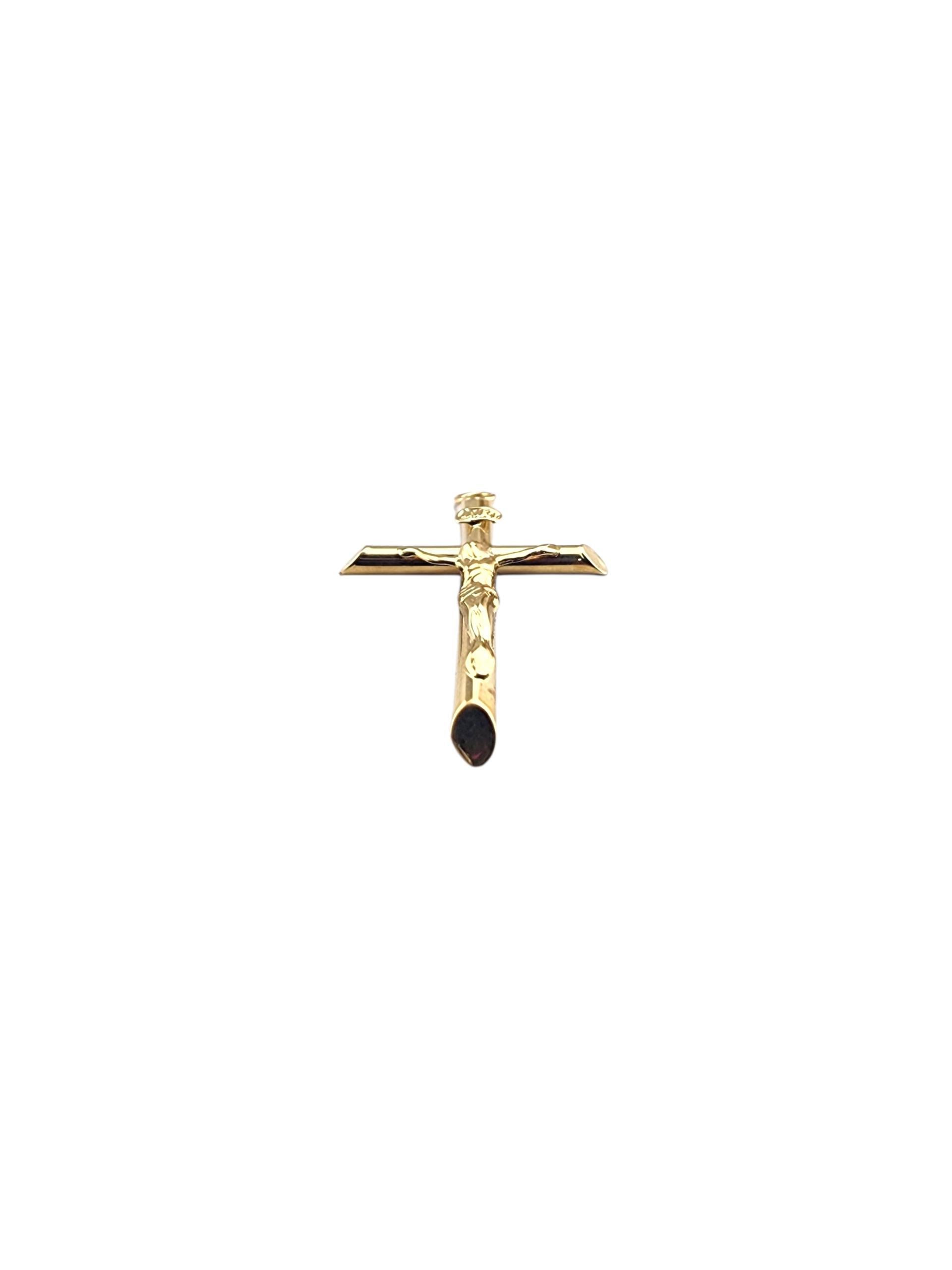 Pendentif Crucifix en or jaune 10K #22364 Pour femmes en vente