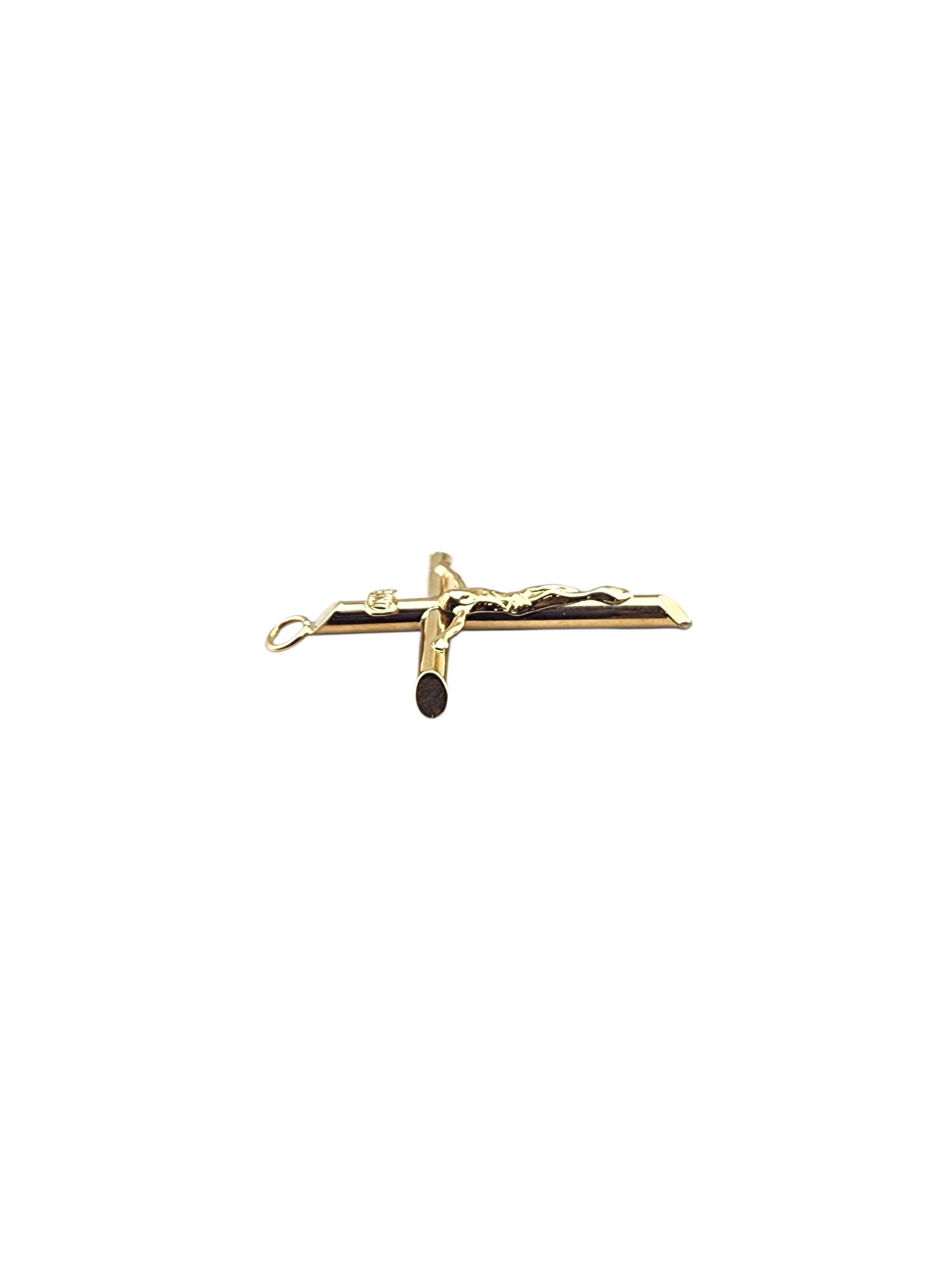 Pendentif Crucifix en or jaune 10K #22364 en vente 1