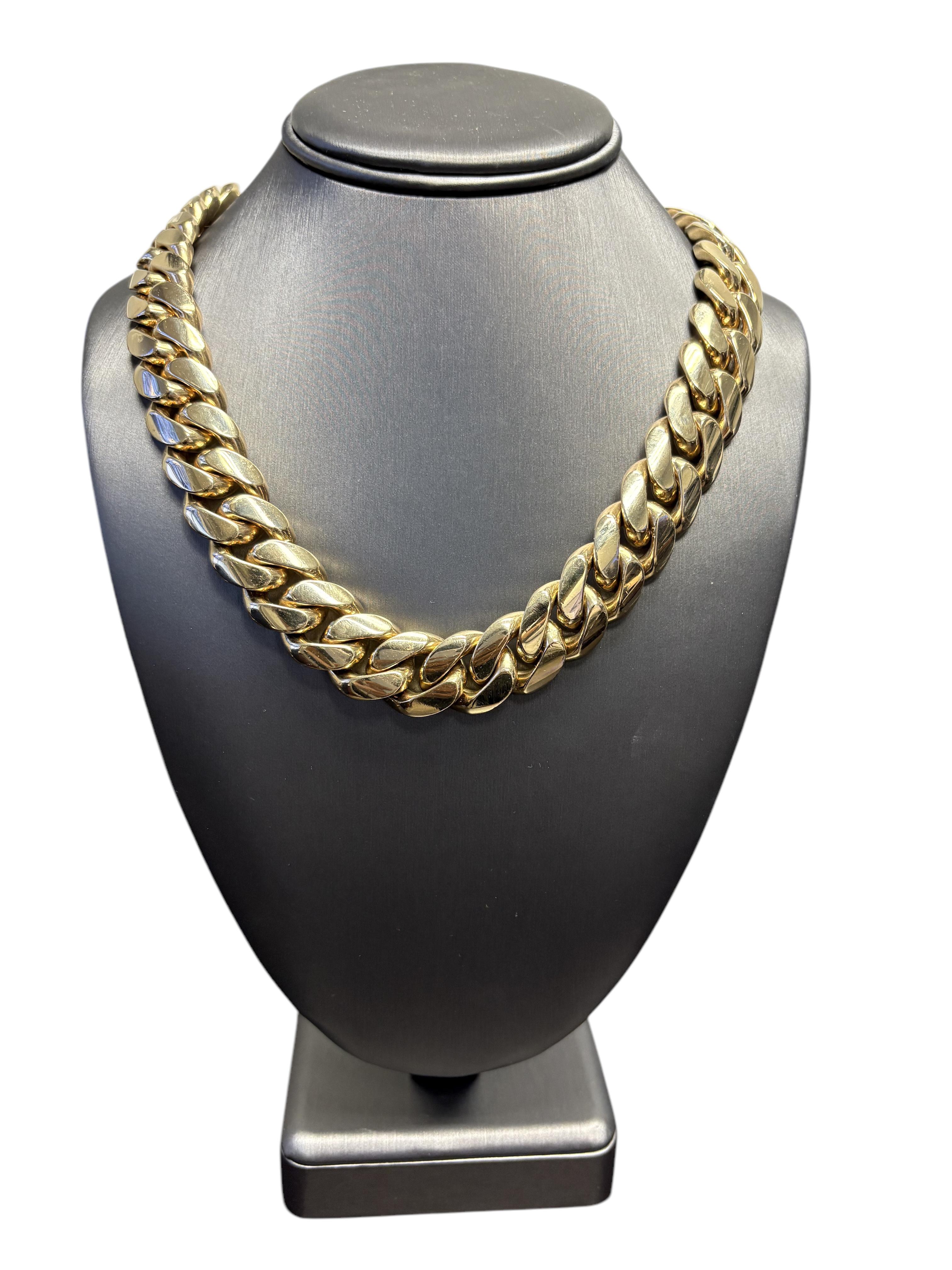 Taille ronde Collier à maillons cubains en or jaune 10 carats avec fermoir boîte en diamants de 6,3 carats en vente