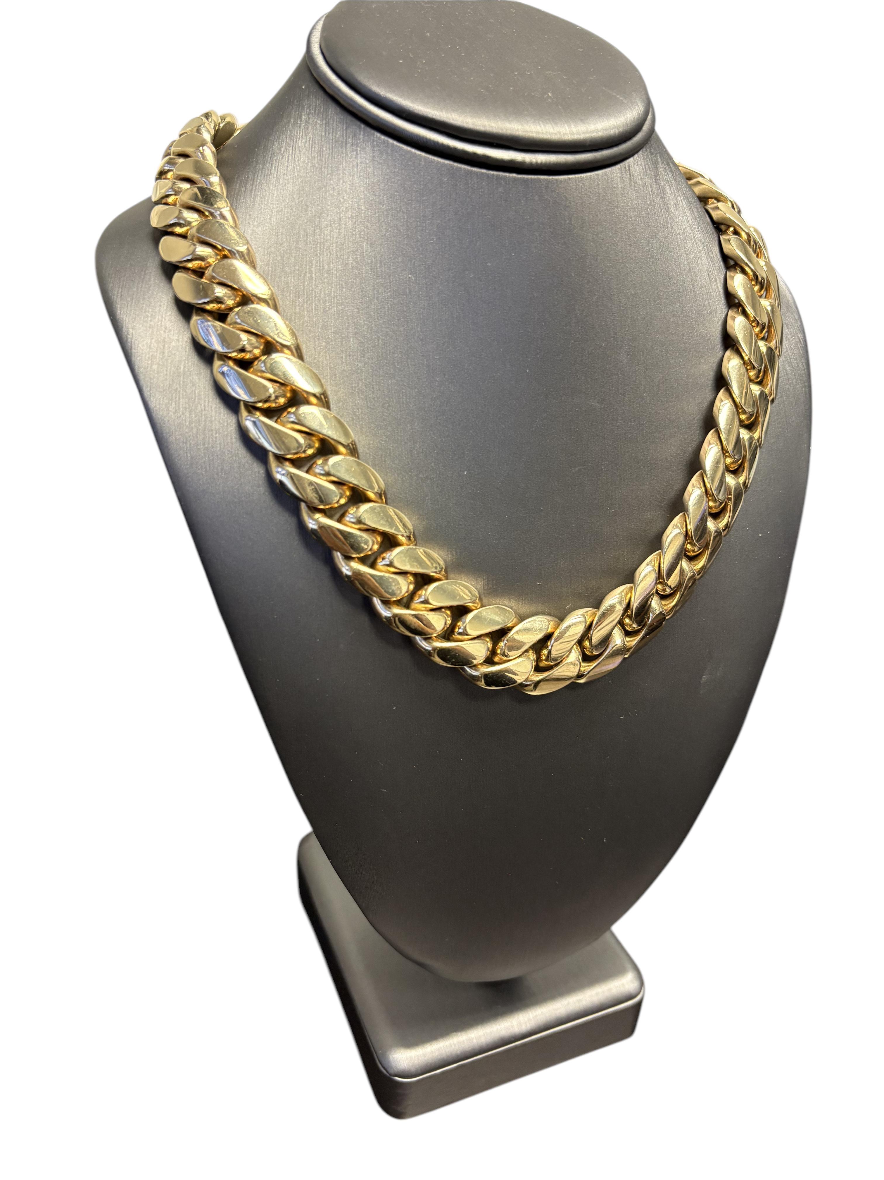 Collier à maillons cubains en or jaune 10 carats avec fermoir boîte en diamants de 6,3 carats Excellent état - En vente à Boca Raton, FL