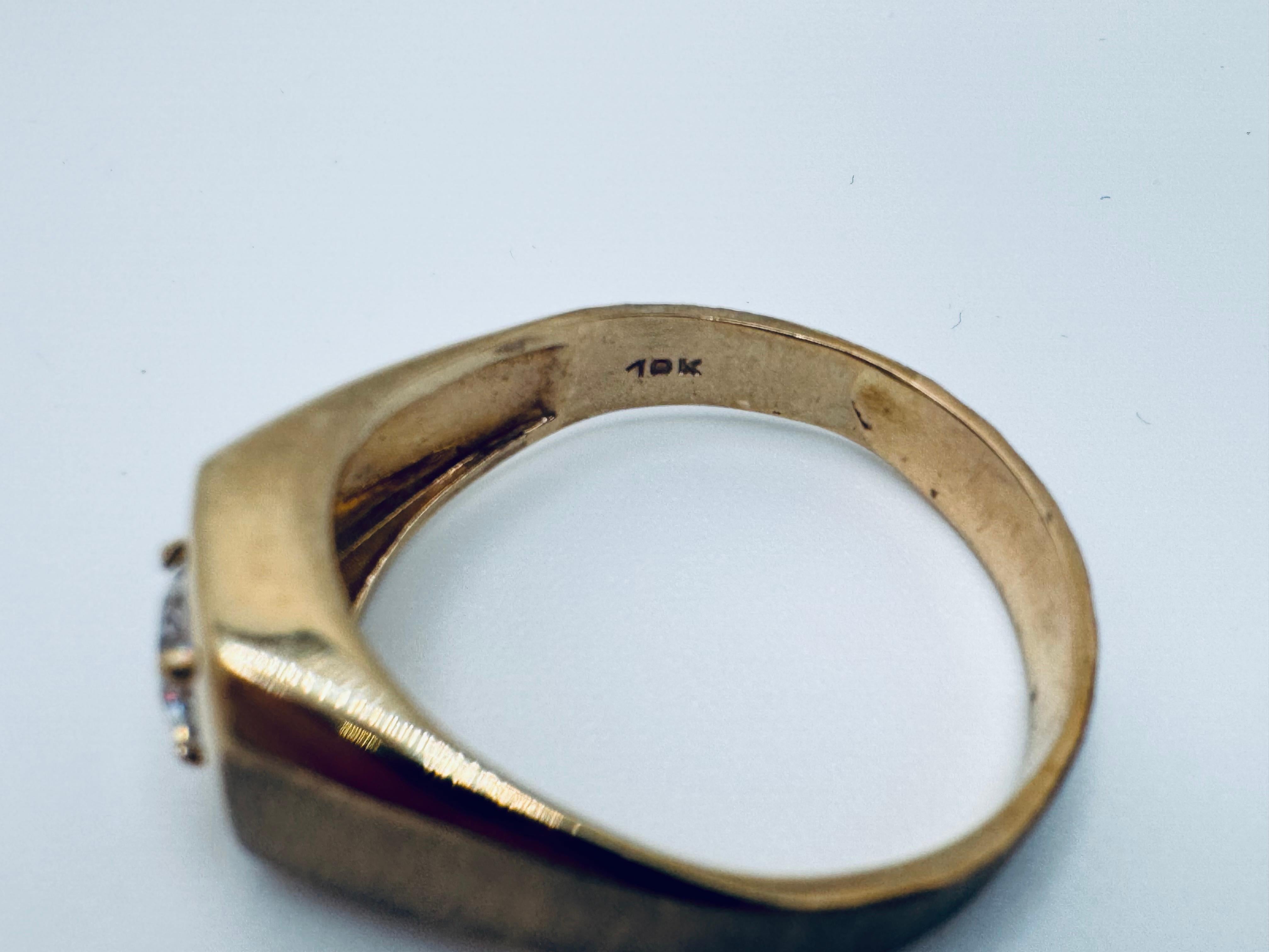 Anillo de oro amarillo de 10 quilates con diamantes de circonita cúbica, talla 14 Corte redondo en venta