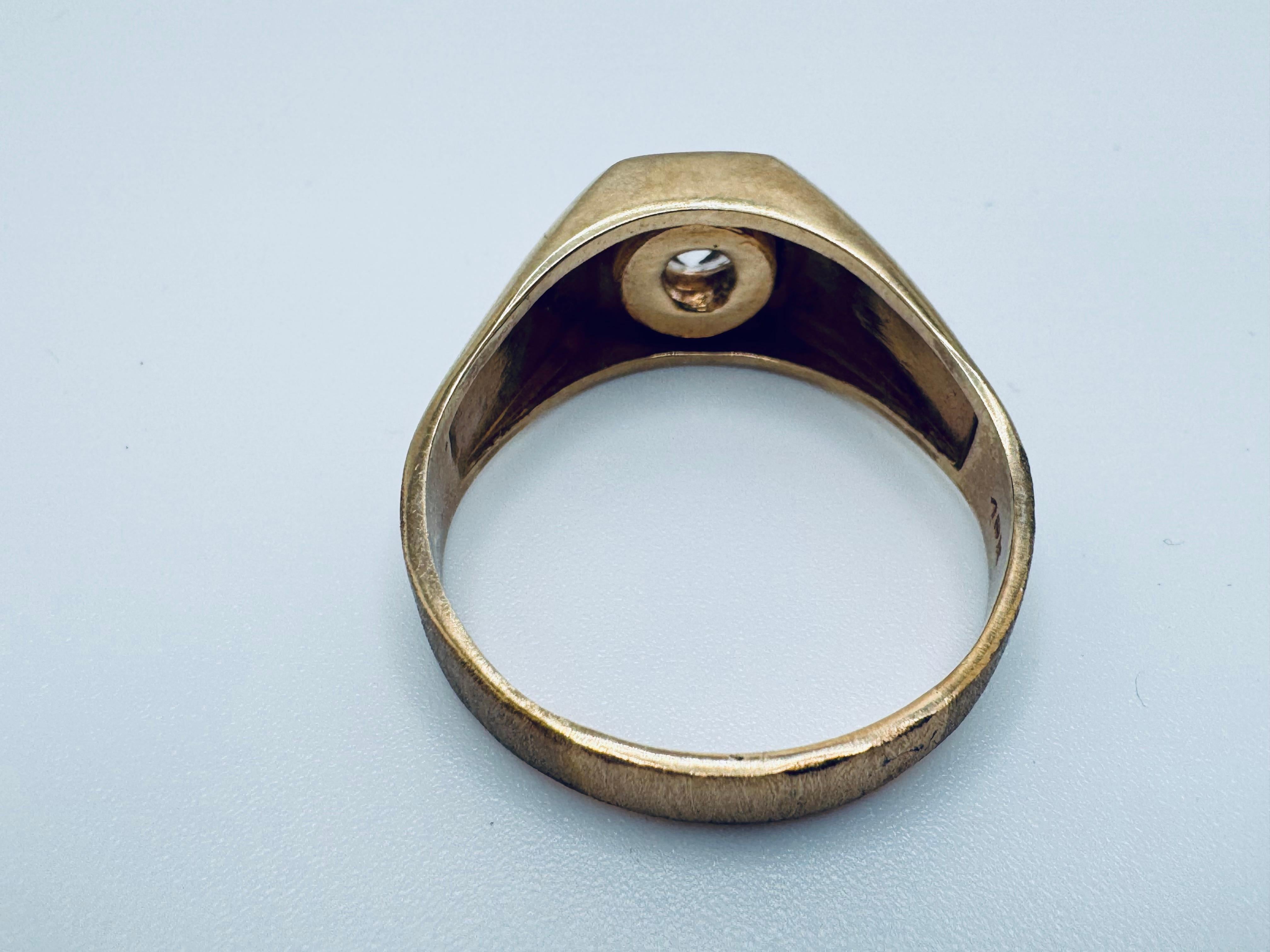 Anillo de oro amarillo de 10 quilates con diamantes de circonita cúbica, talla 14 en venta 1